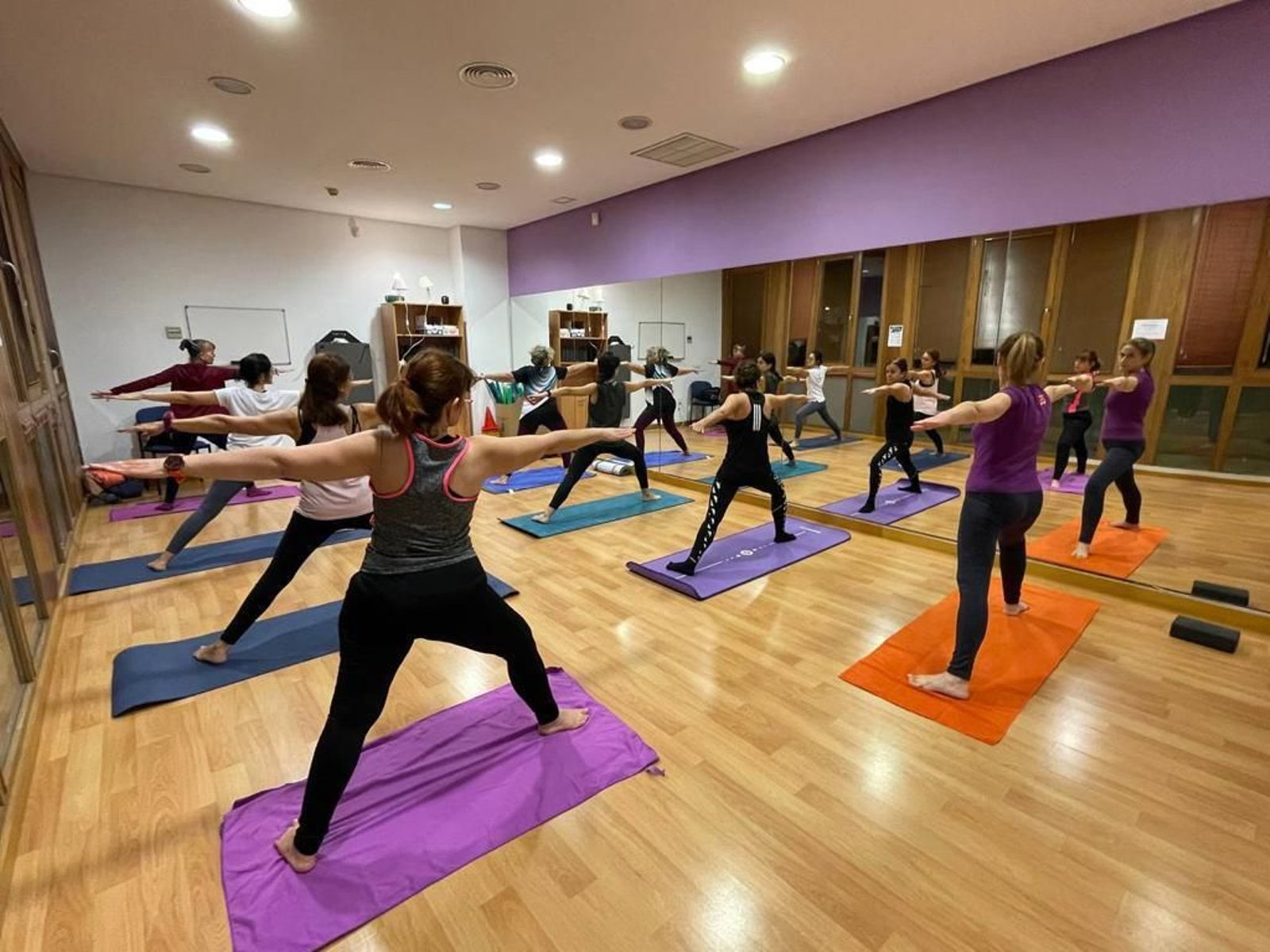Clases de yoga en los Centros de la Mujer de Almería