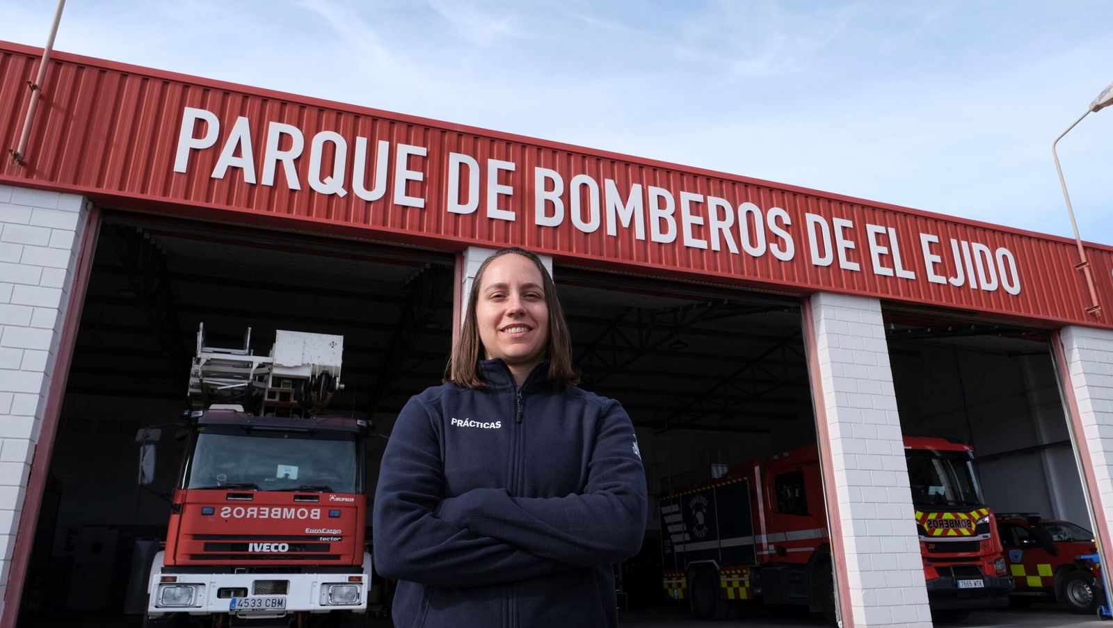 Isabel Martínez es la primera mujer que logra entrar en los Bomberos del Poniente.