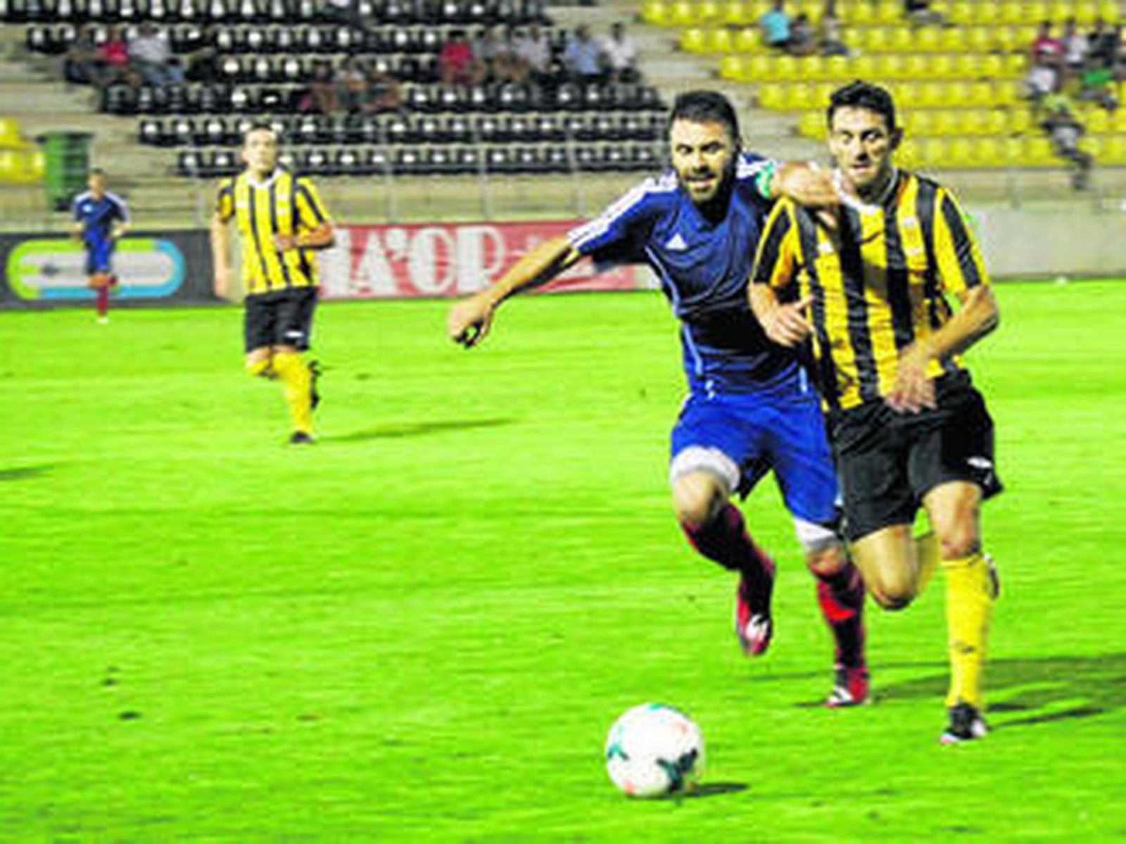 El San Roque continúa con su puesta a punto de cara a la competición de Tercera División que se aproxima.