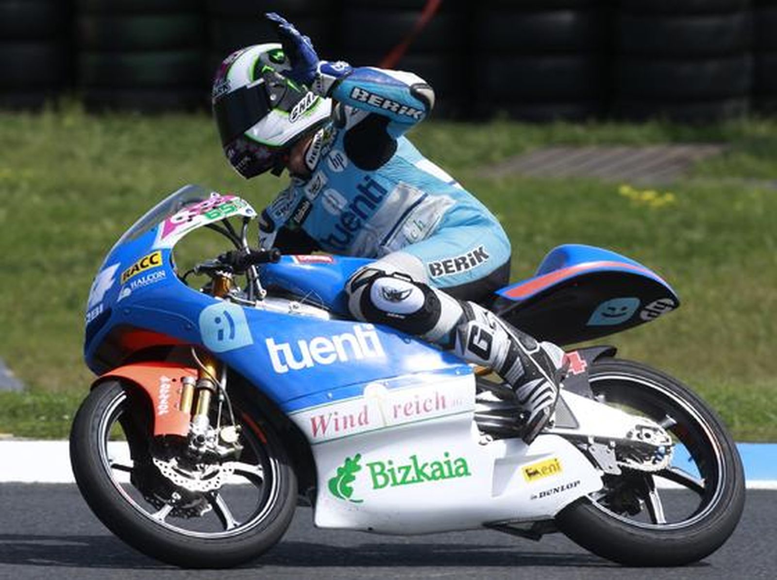 Marc Márquez suma en Australia su tercera victoria seguida y se afianza en el liderato. 

Foto: EFE · AFP · Reuters