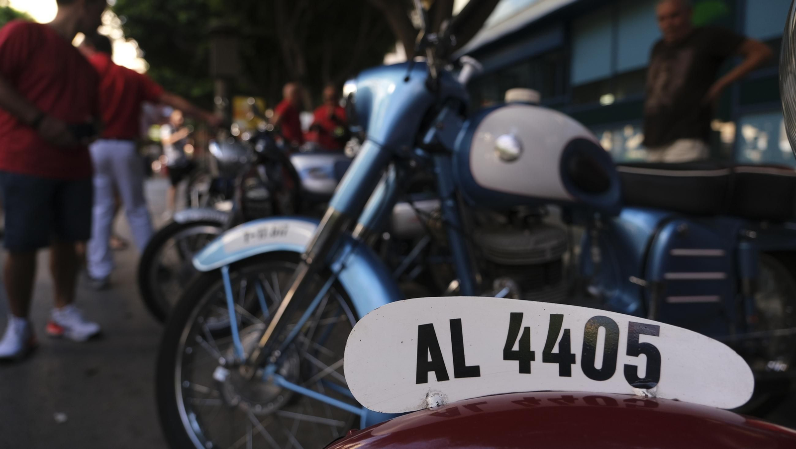 Exposición de Motos Antiguas de la Feria de Almería, en imágenes