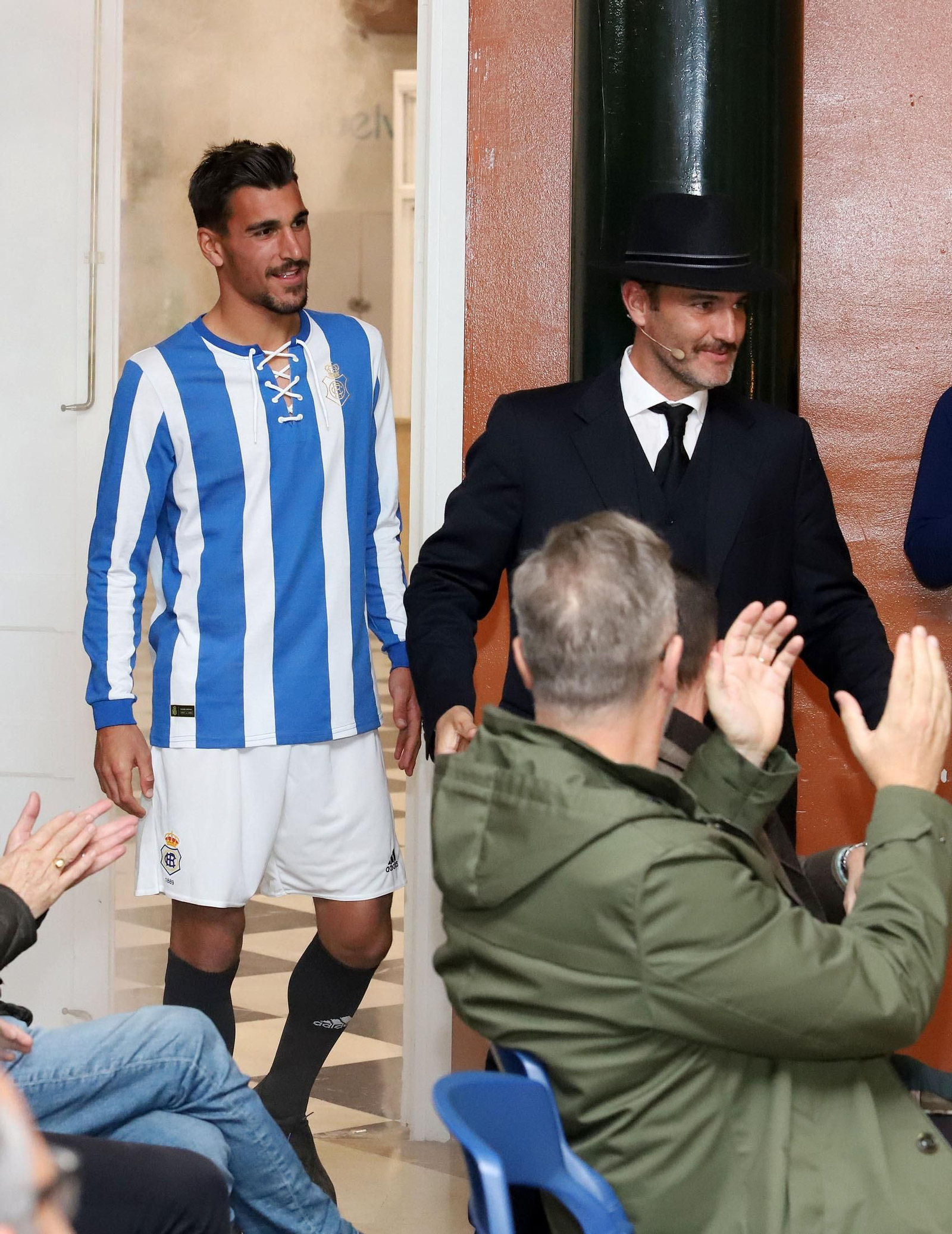 Imágenes de la camiseta del 130 aniversario del Recreativo de Huelva