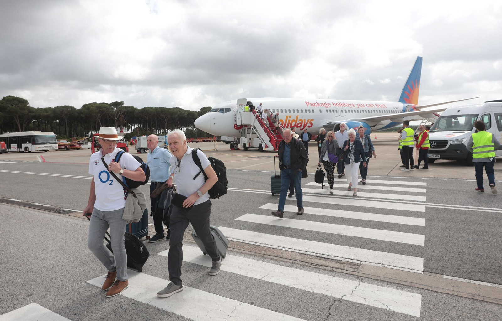Llegada de turistas británicos en el primer vuelo operado por Jet2 con el Aeropuerto de Jerez. Llegada de turistas británicos en el primer vuelo operado por Jet2 con el Aeropuerto de Jerez.