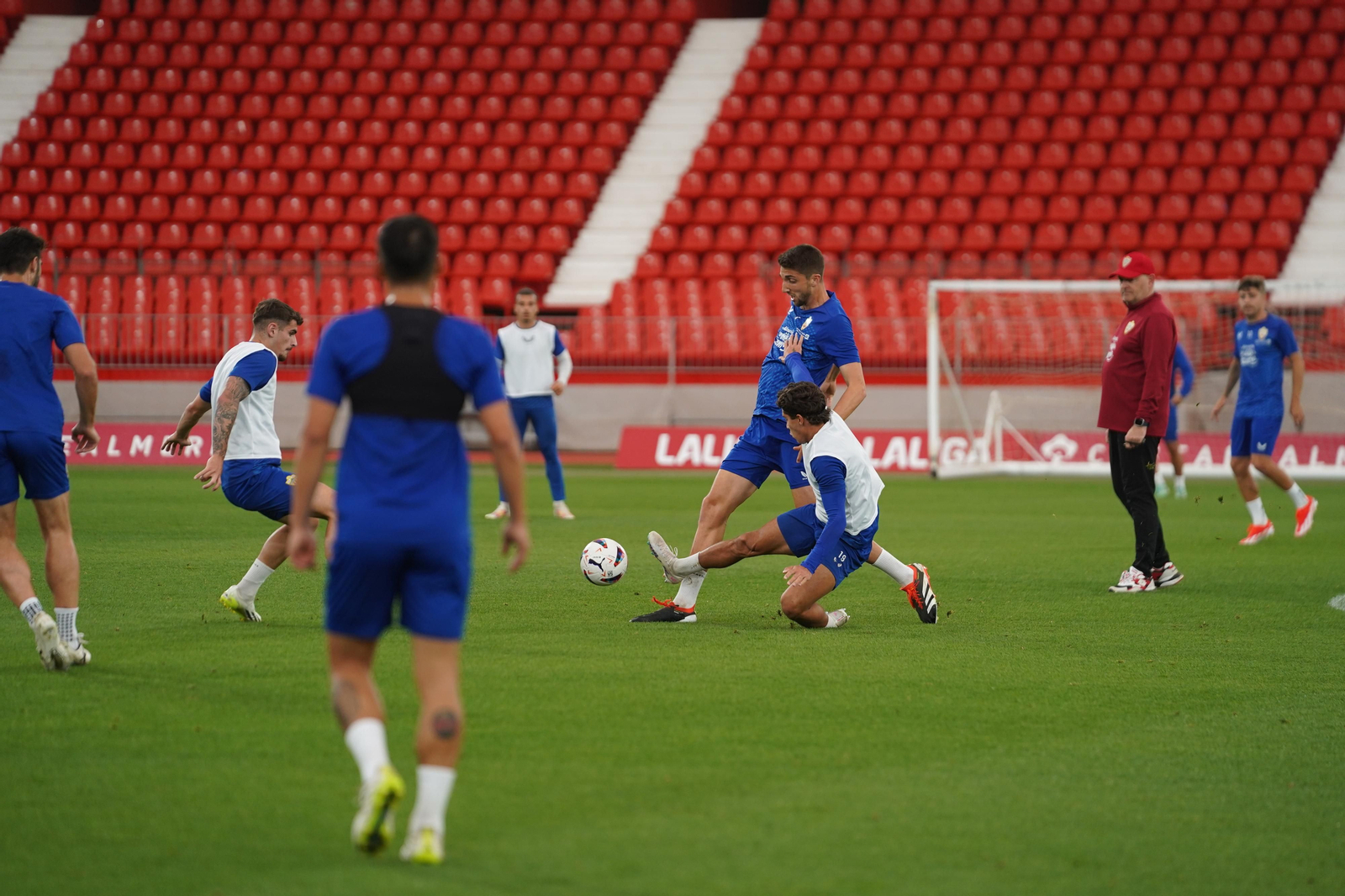Édgar González no pudo jugar en Las Palmas por sanción en el debut de Pepe Mel
