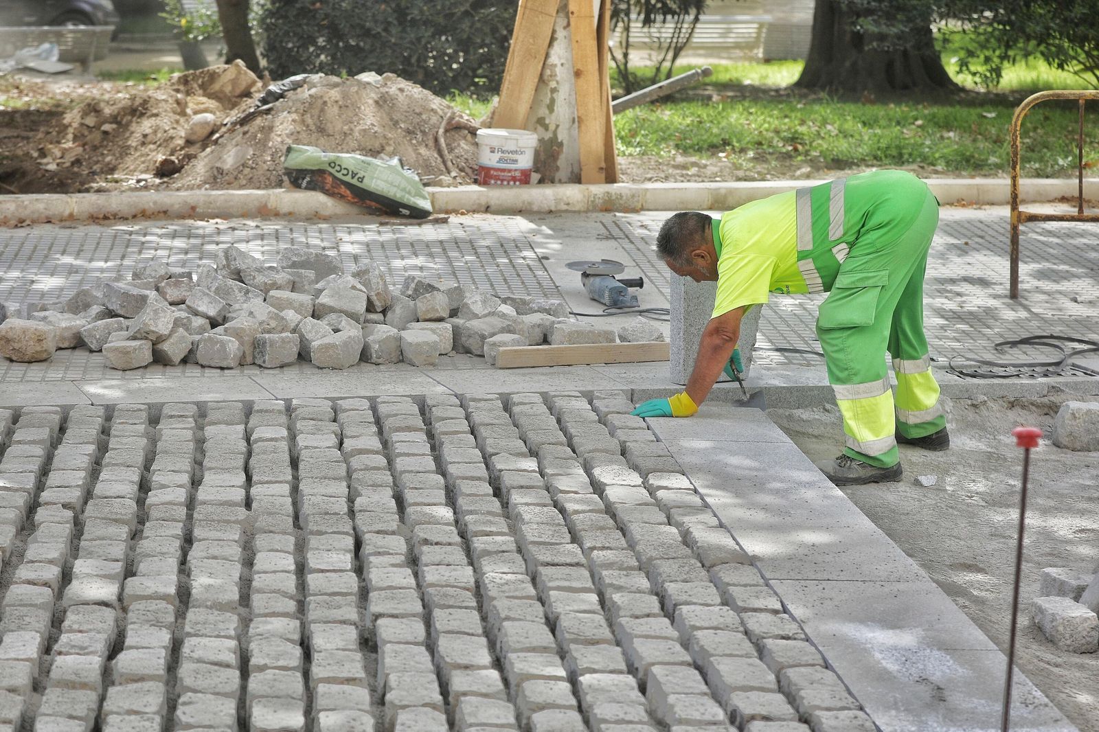 Imágenes de las obras e la plaza de España en Cádiz