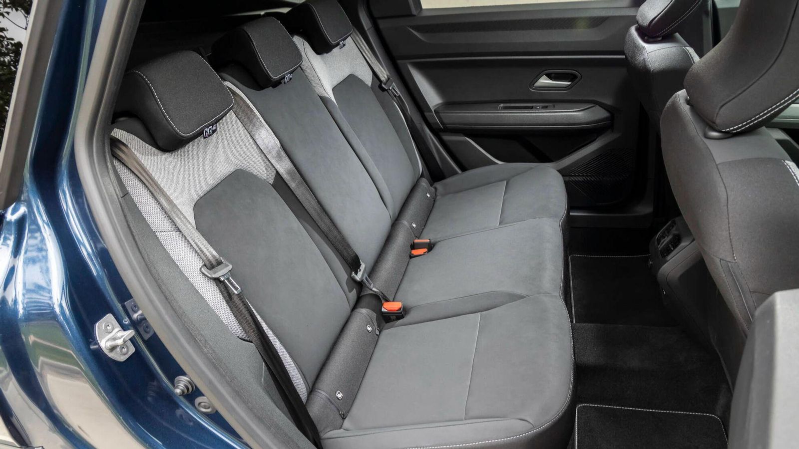 La ventaja de peso en cuanto a habitabilidad para preferir el Bigster respecto al Duster está en esos centímetros más que aporta de espacio longitudinal y que agradecerán en mayor medida los ocupantes más altos.