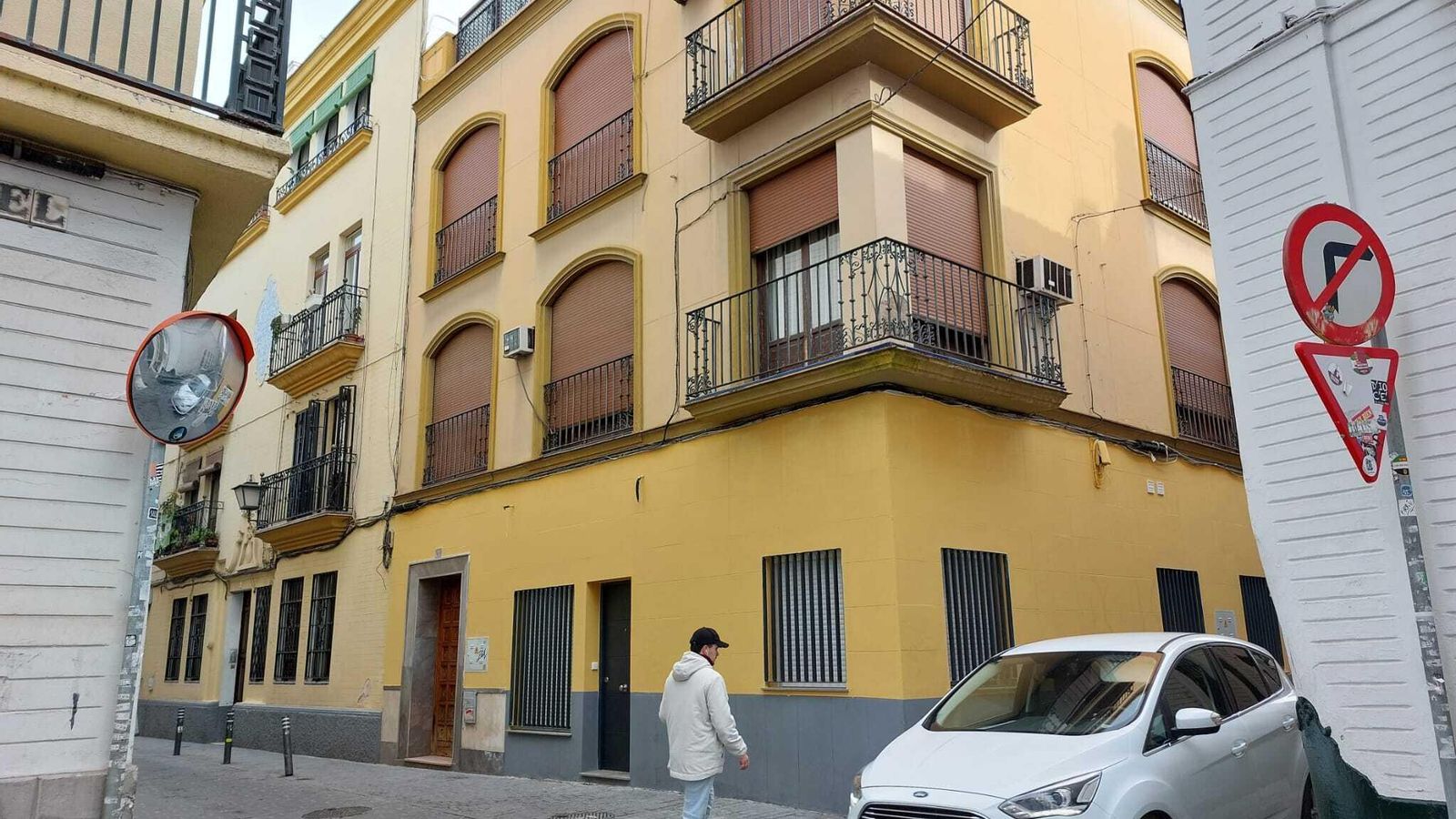 Local de Bustos Tavera recién pintado y acondicionado como vivienda turística.