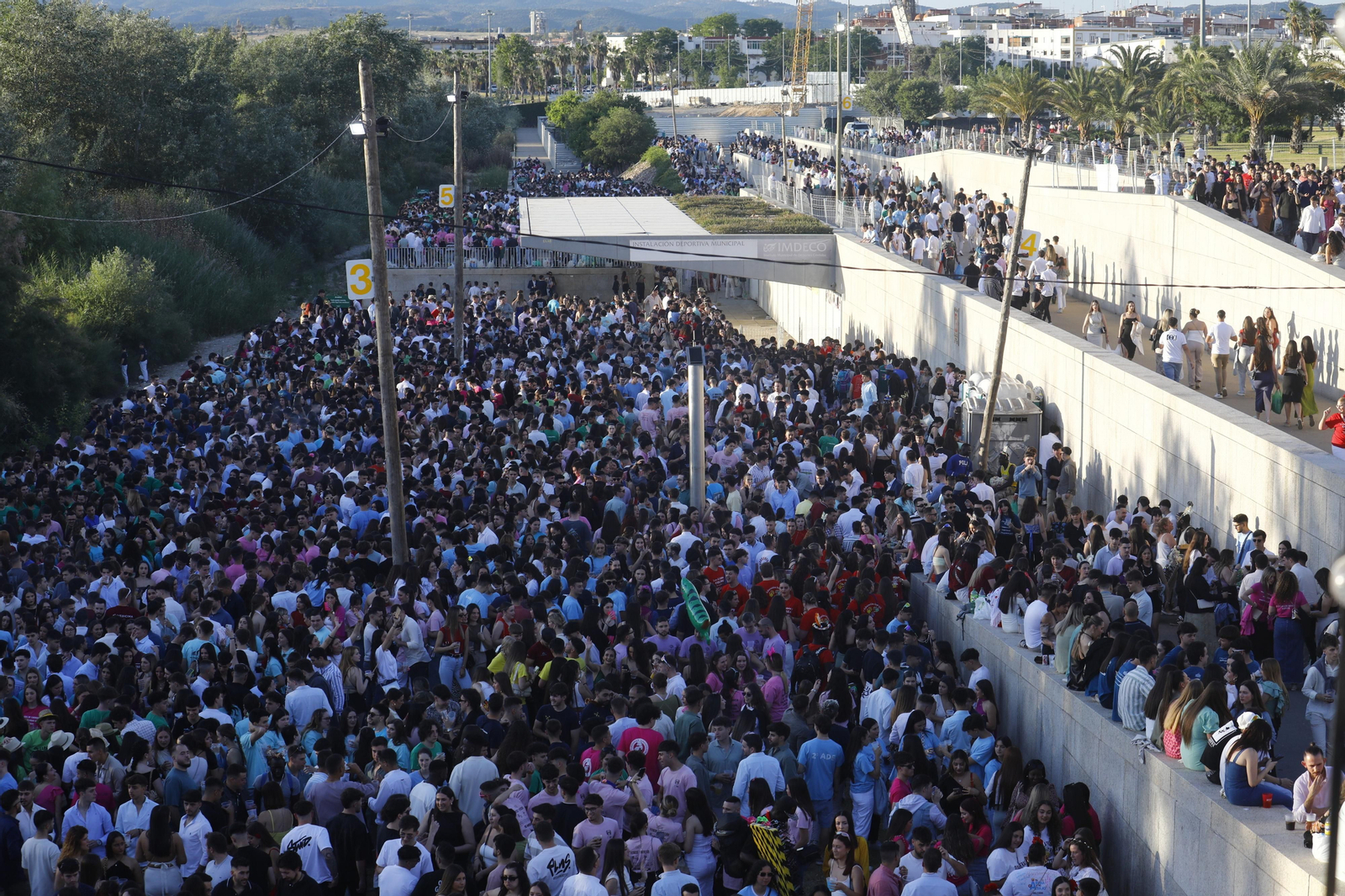 Las mejores fotos del botellón de la Feria de Córdoba