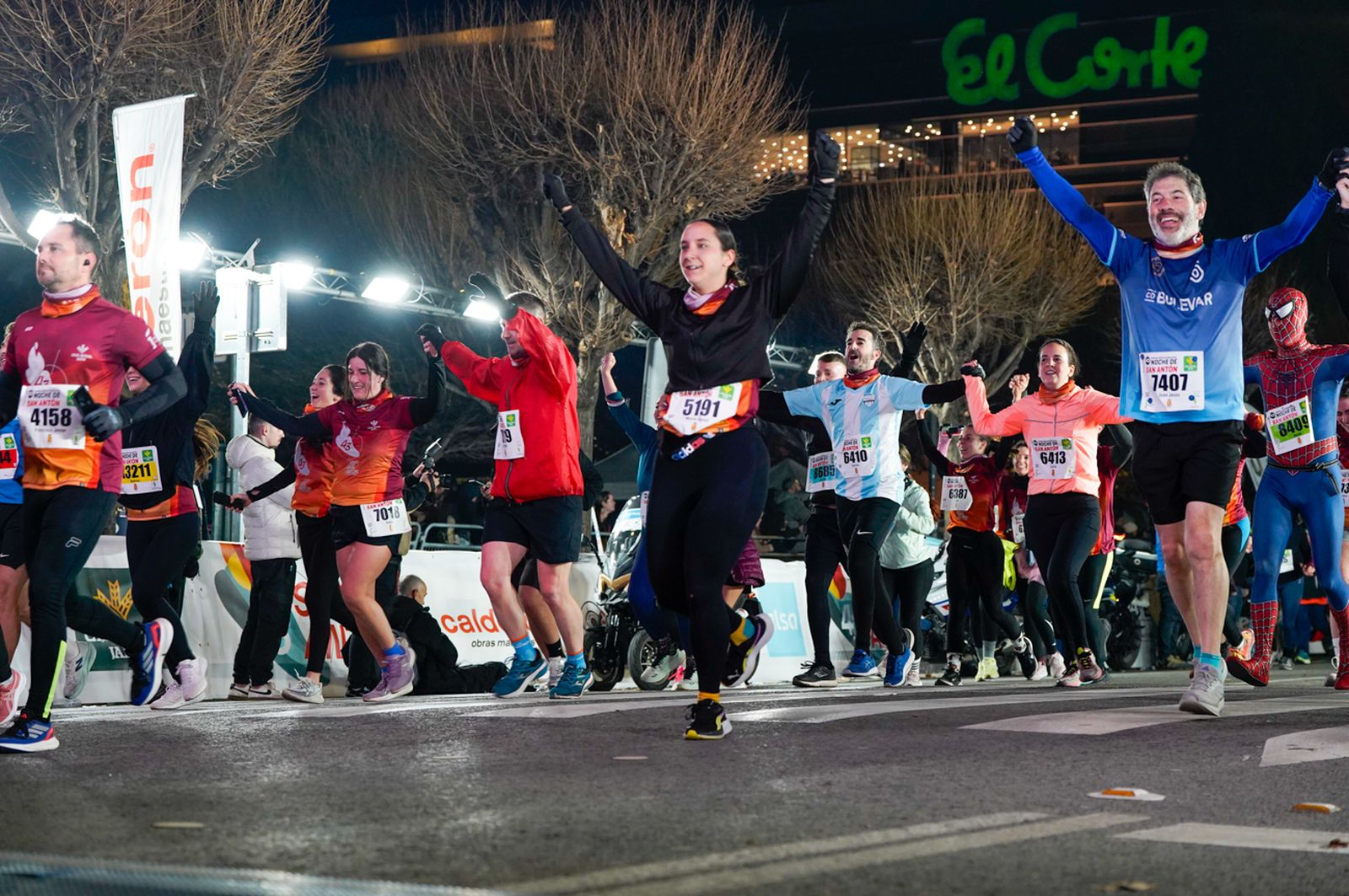 En imágenes: búscate en tu llegada a meta de la Carrera de San Antón 2026 (3)