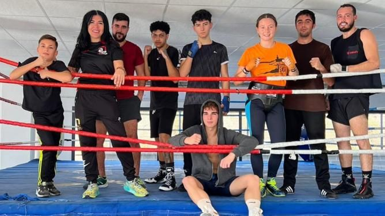 Algunos de los boxeadores que entrenan en la EDM Lola Boxing.