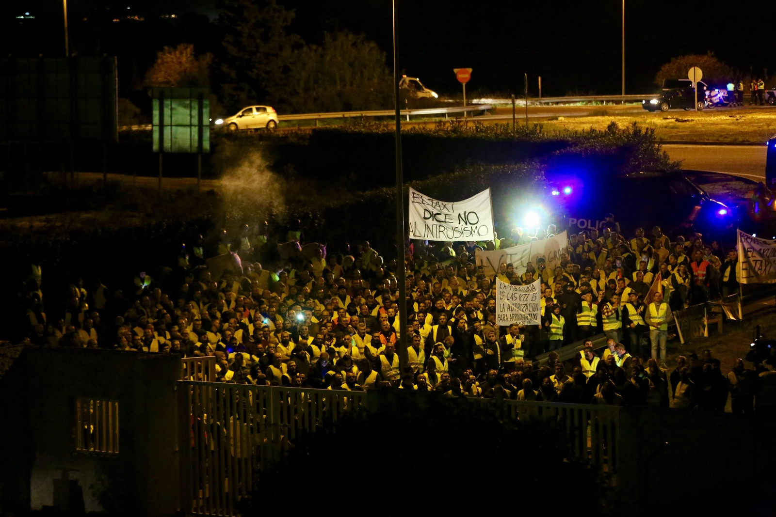 Protestas de los taxistas ante la entrada de la instalación de RTVE Protestas de los taxistas ante la entrada de la instalación de RTVE
