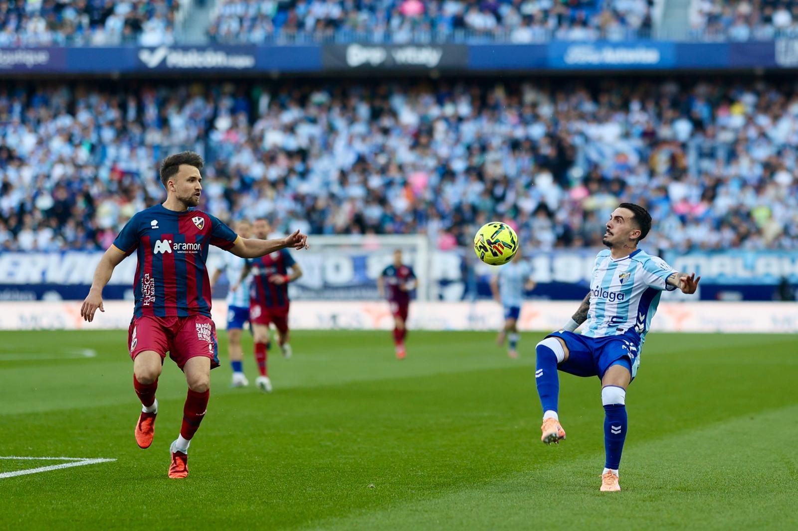 Acción del partido Málaga contra Huesca en directo
