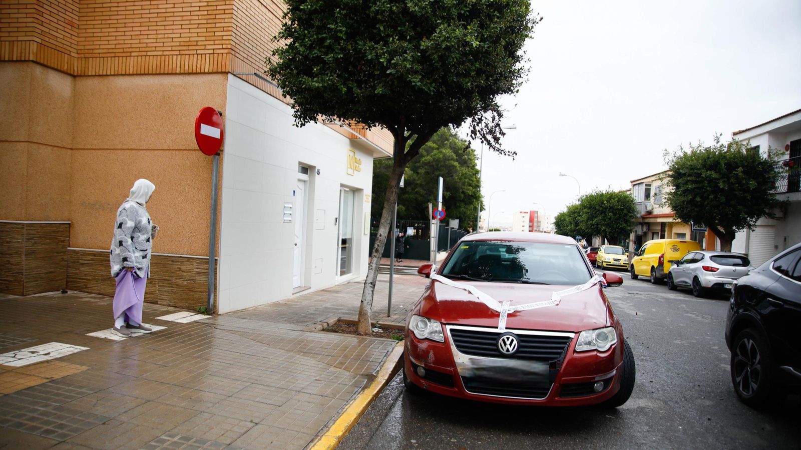 El coche del presunto homicida con un precinto de Policía Nacional
