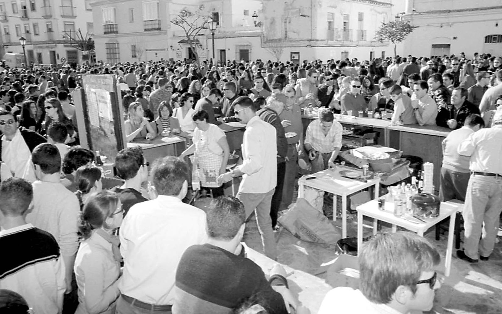 Las degustaciones y las barras de las peñas a pie de calle siempre han sido parte del Carnaval de San Fernando