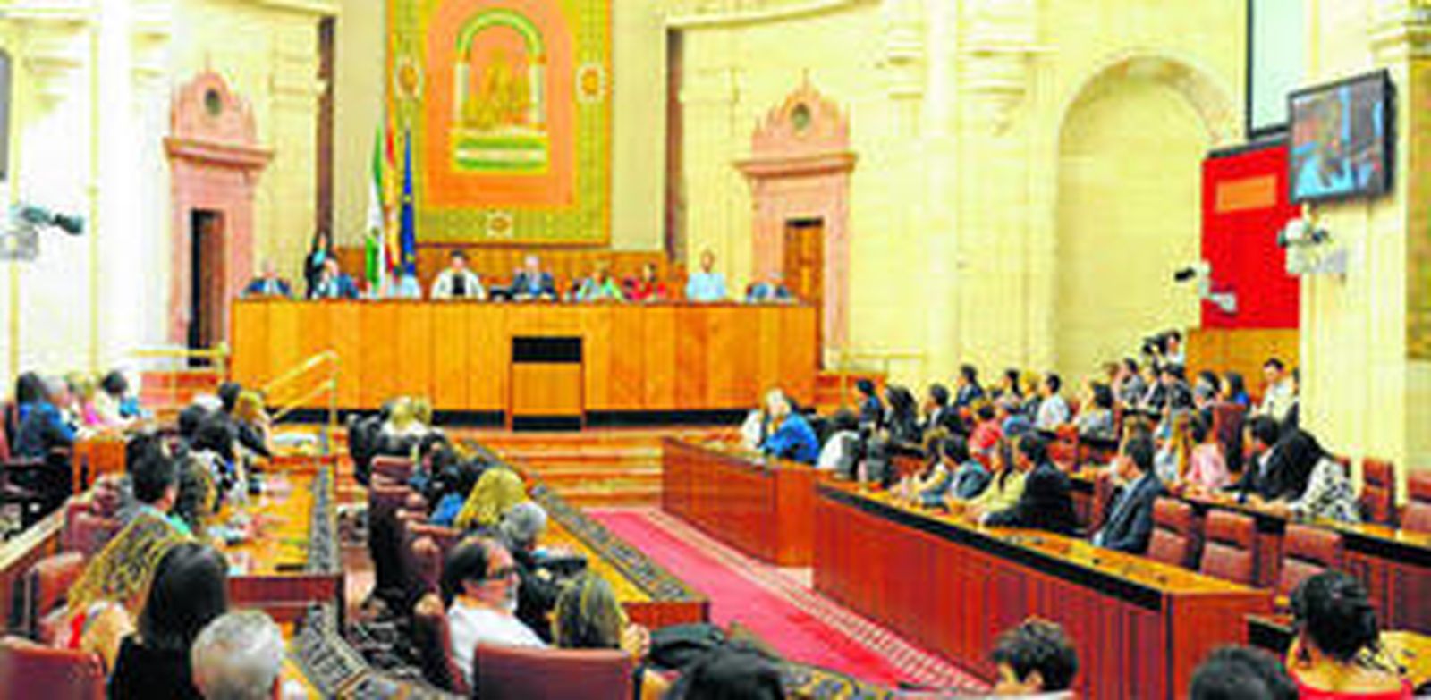 Hemiciclo del Parlamento de Andalucía en la tercera votación de investidura de la presidenta de la Junta el pasado junio.