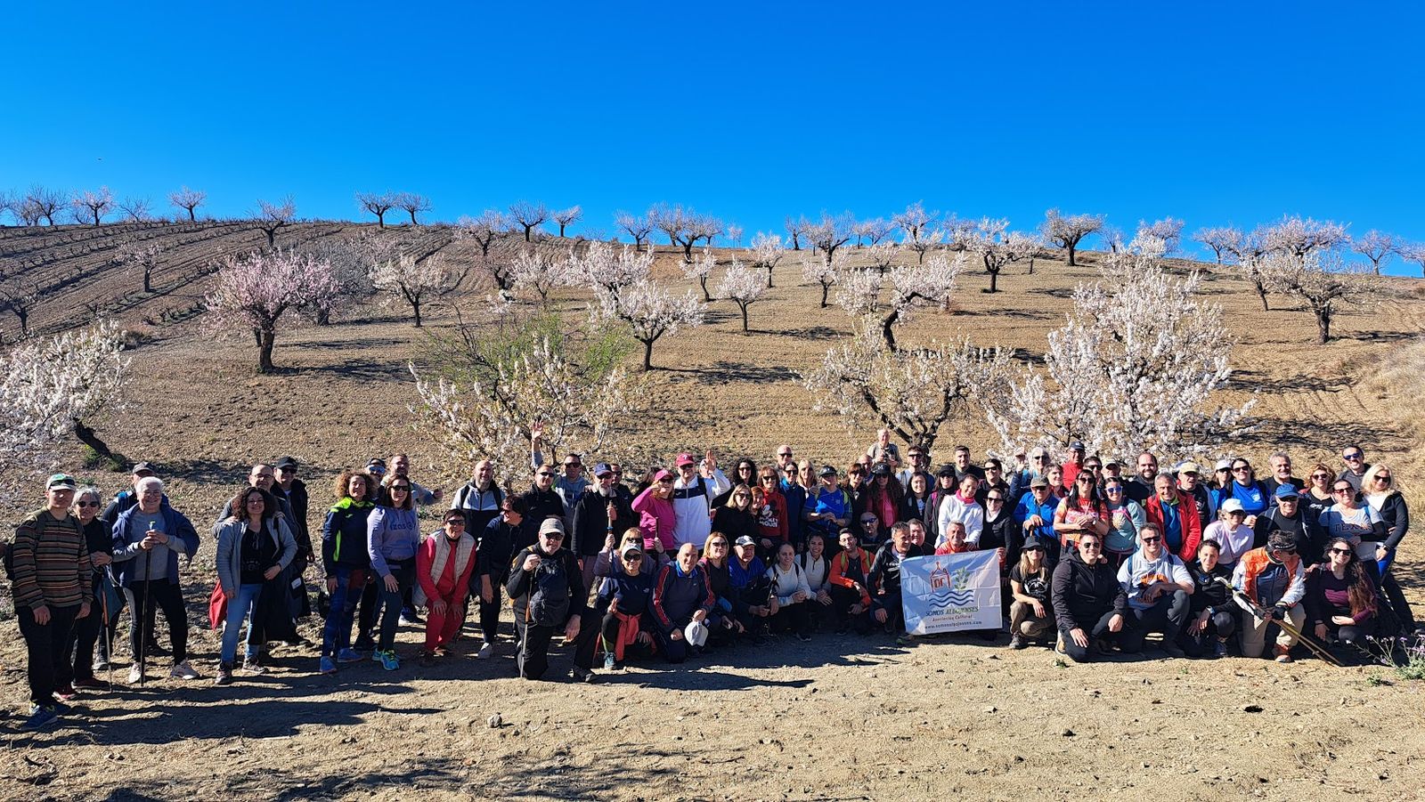 Foto de familia de los senderistas