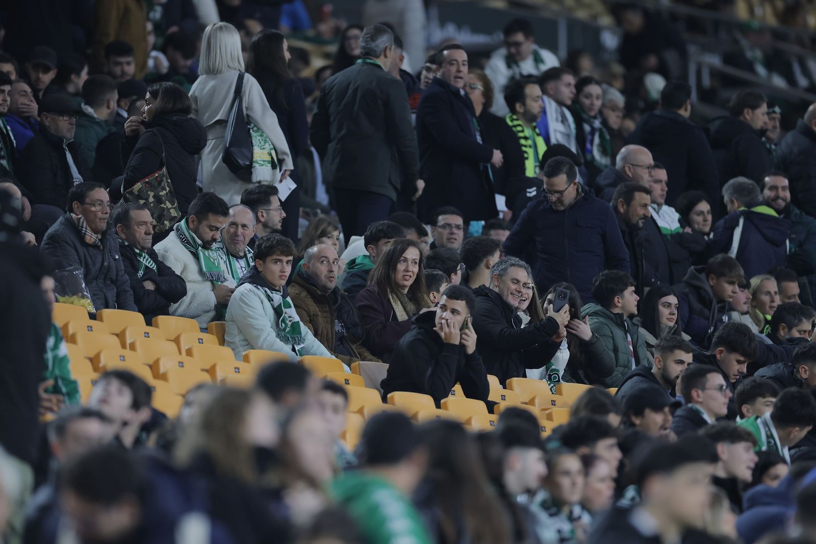 Búscate en las fotos del Betis - Elche