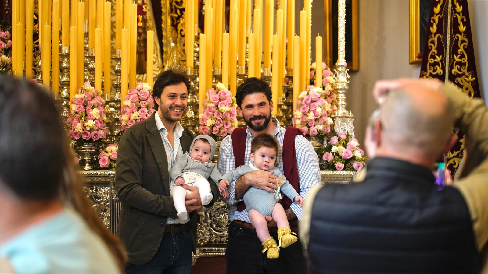 Preparativos de la Hermandad de la Columna de Algeciras ante el Lunes Santo, en imágenes