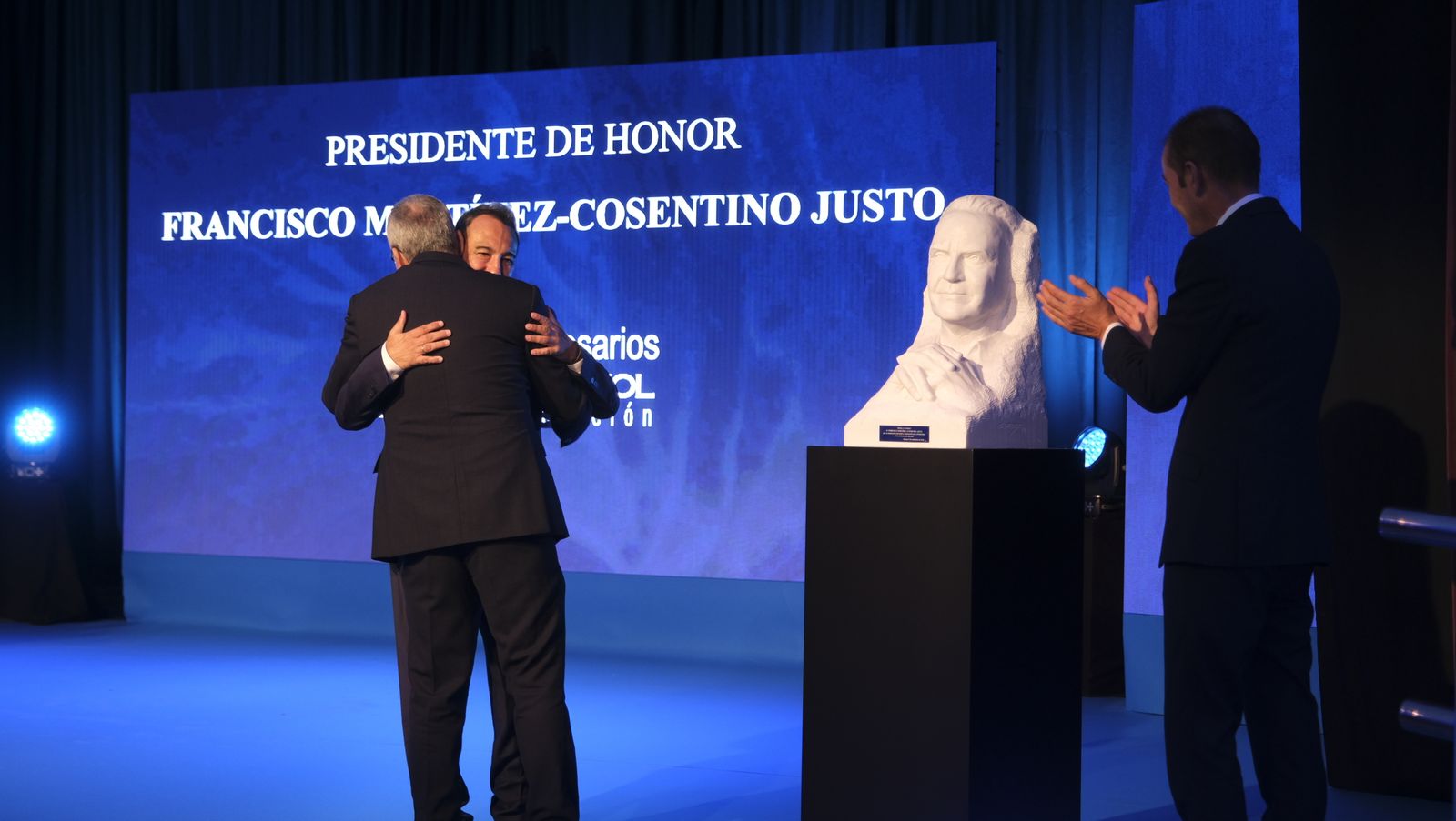 Imágenes del reconocimiento  como Presidente de Honor de la Asociación de Empresarios del Mármol, Francisco Martínez Cosentino