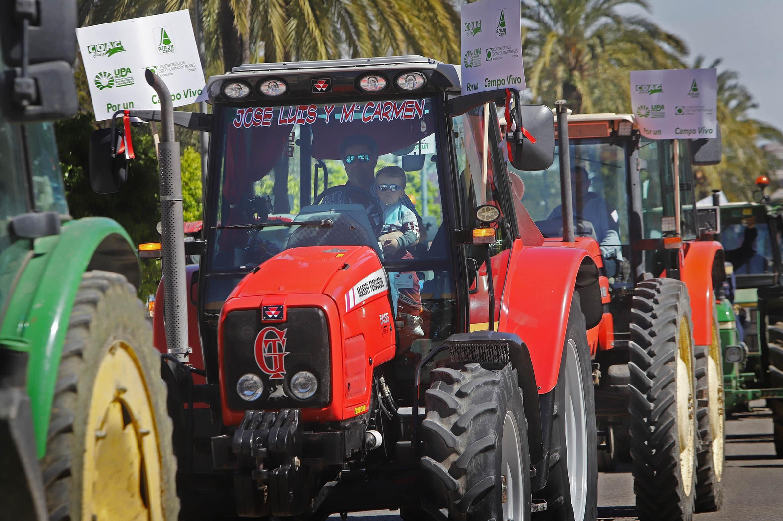Tractorada de agricultores contra la PAC