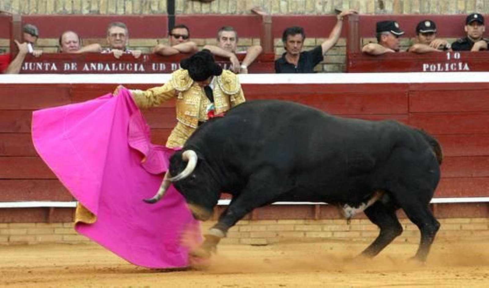 José Tomás y Morante de La Puebla llenaron de toreo la Plaza de Toros de la Merced en un mano a mano admirable

Foto: Espinola