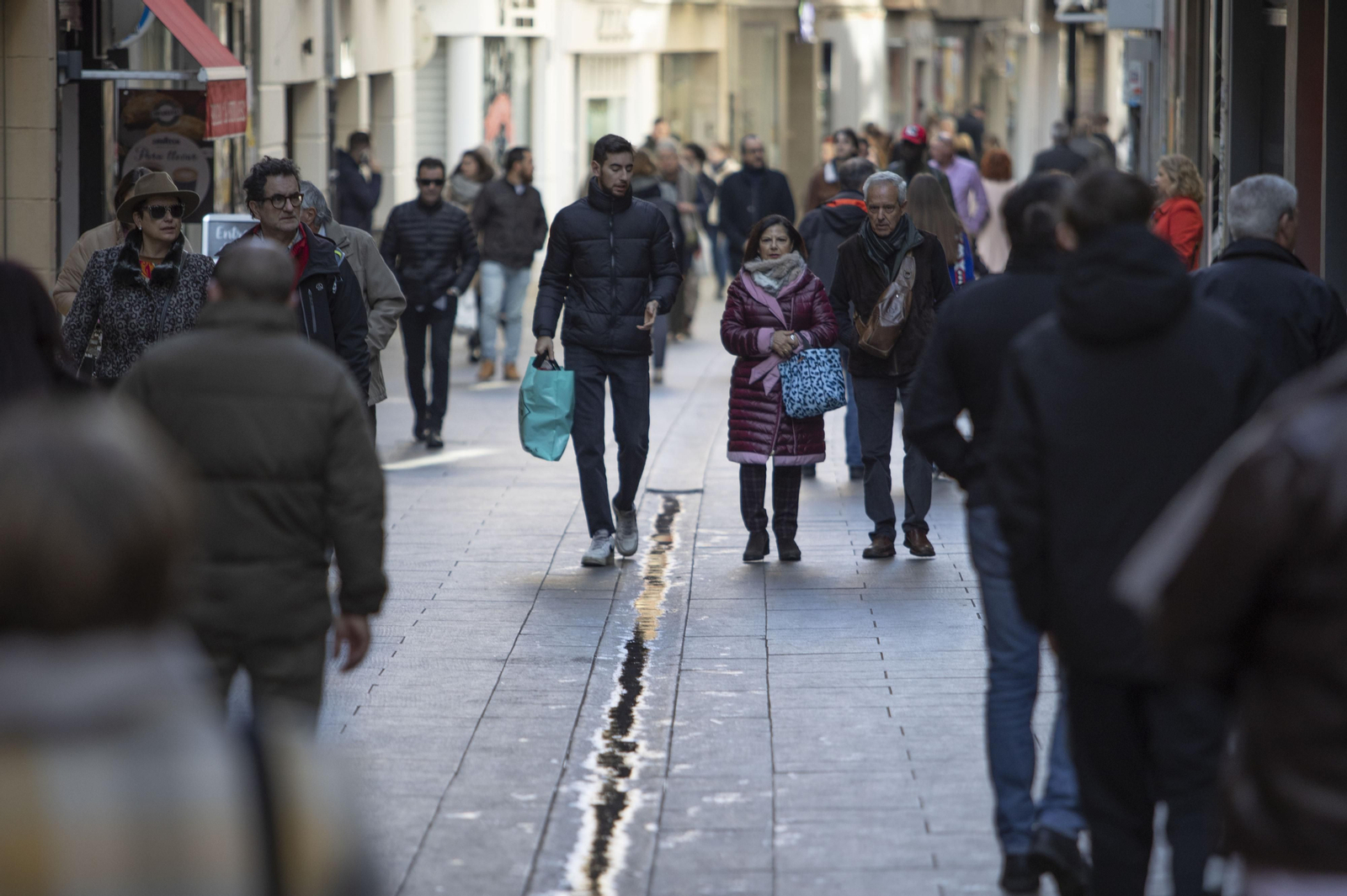 El primer día 'oficial' de rebajas en Granada, en imágenes
