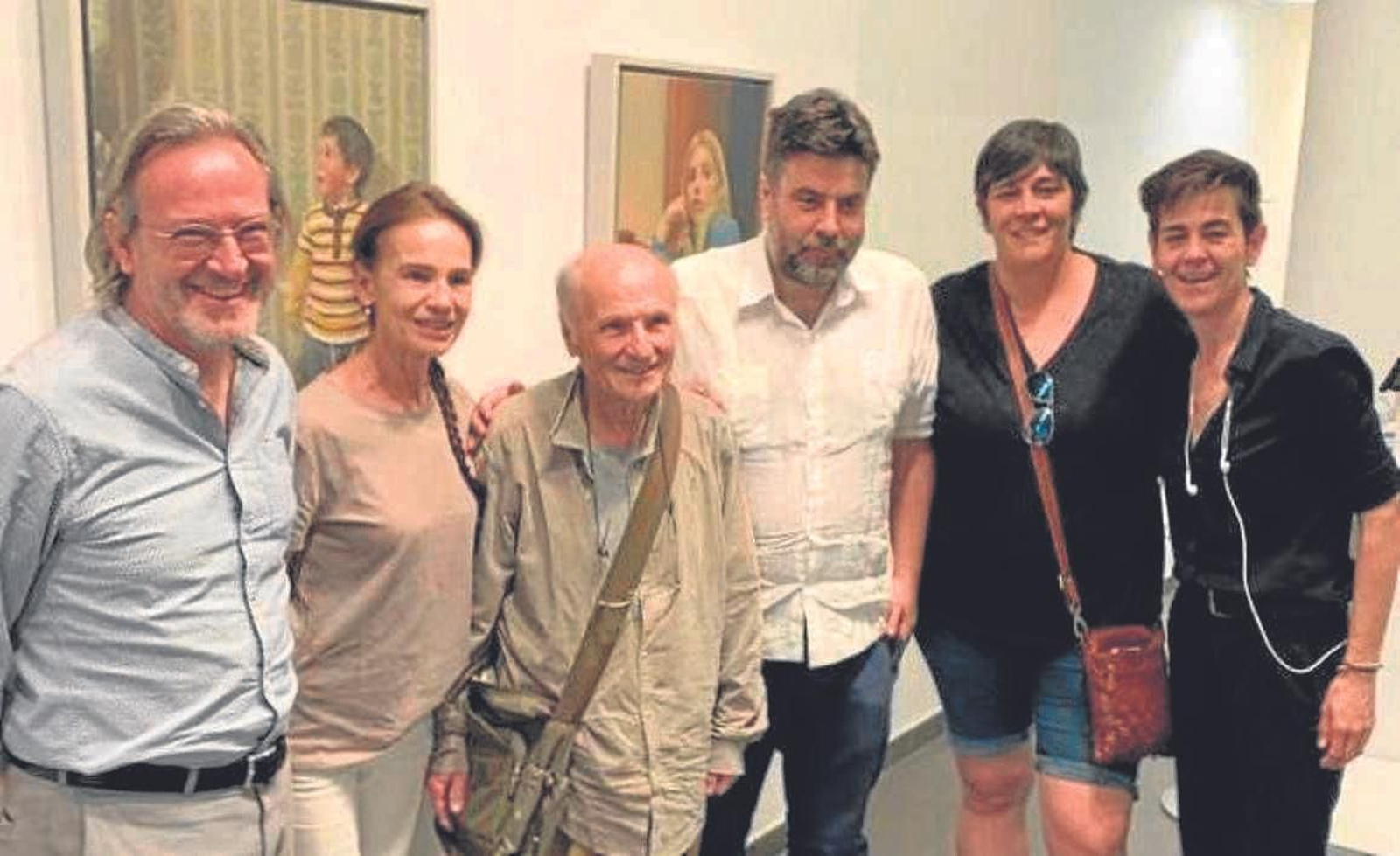 Alesandro Tatiana, Luisa del Hoyo, el pintor Antonio López, Pepe Baena, Irene Cuadrado y Verónica del Hoyo coincidieron en la galería de arte Verónica del Hoyo y Colino.