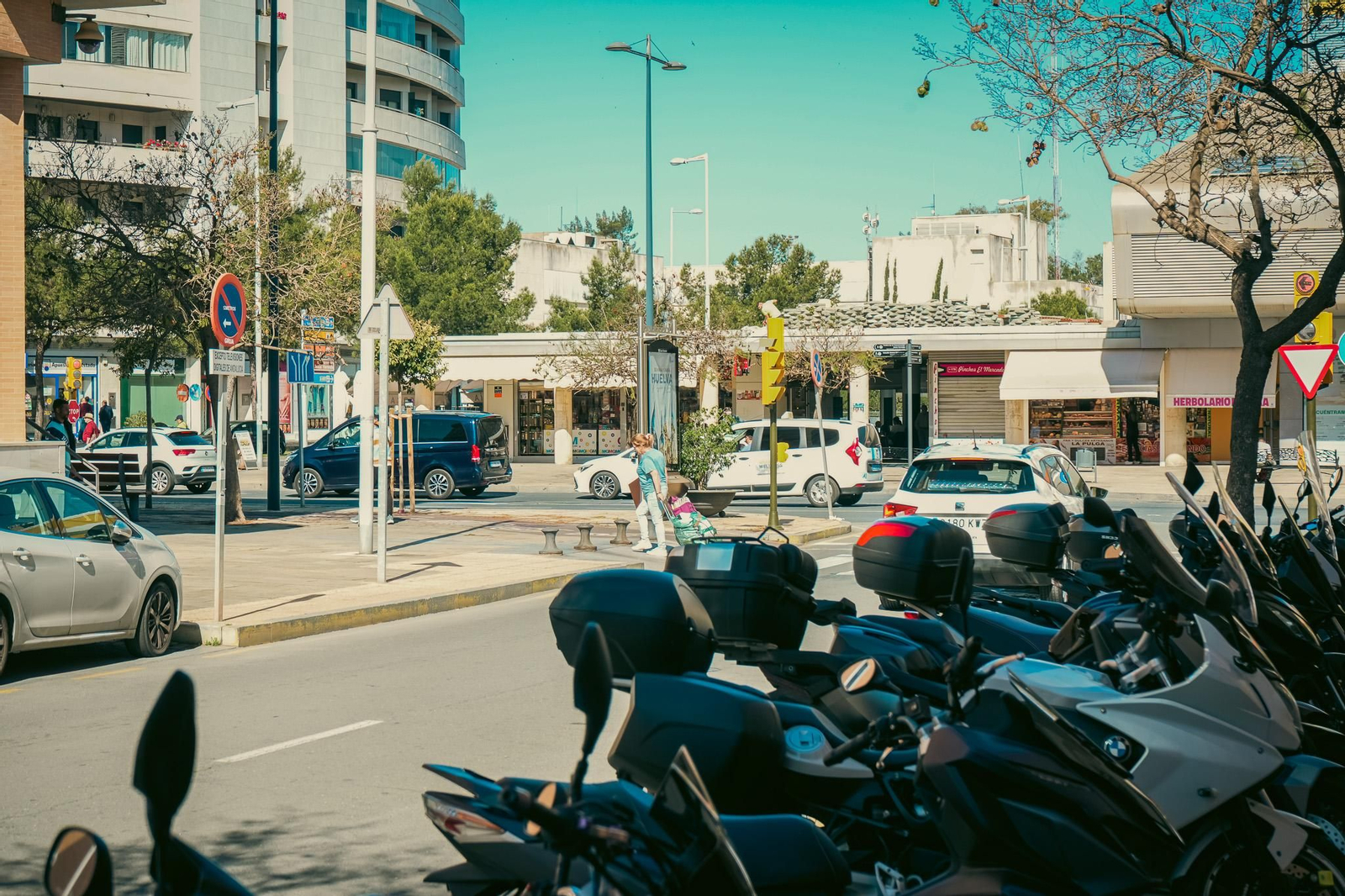 Así se vivió el apagón en las calles de Huelva, en imágenes