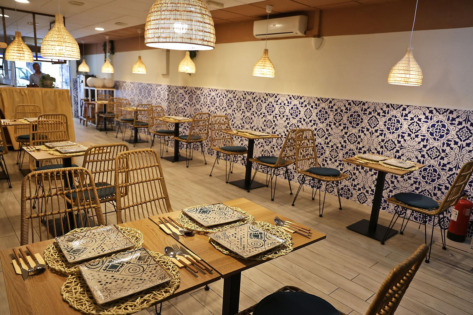 Imágenes del cambio radical de un bar de Huelva tras el paso de Chicote en 'Pesadilla en la cocina'