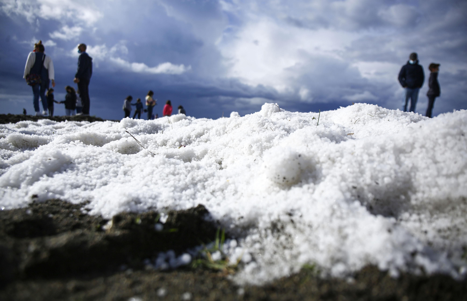 La granizada en la playa de Benajarafe, en fotos