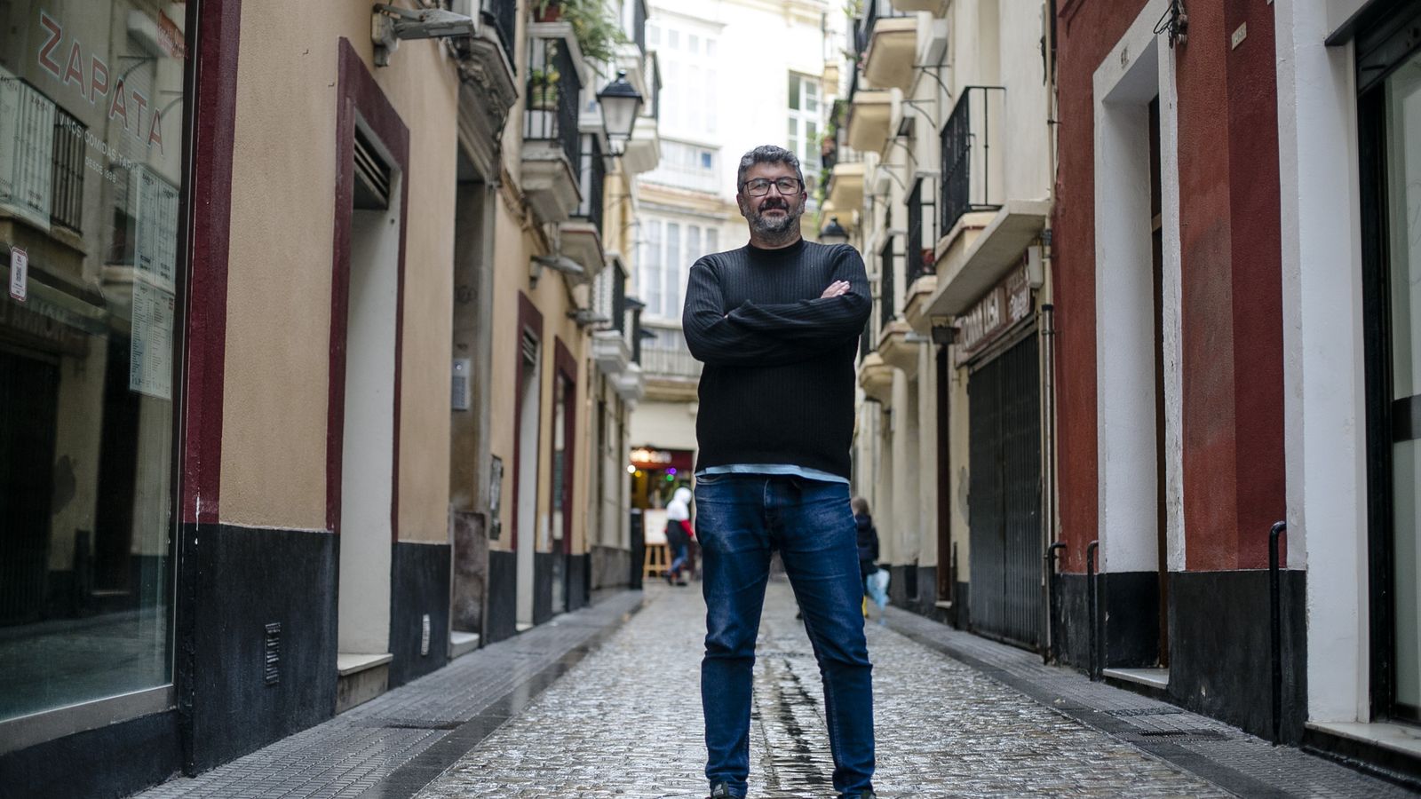 José Antonio Vera Luque posa en la calle Cardenal Zapata.
