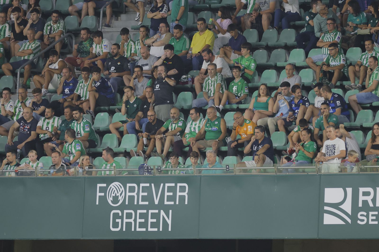 Búscate en las fotos del Betis-Valencia