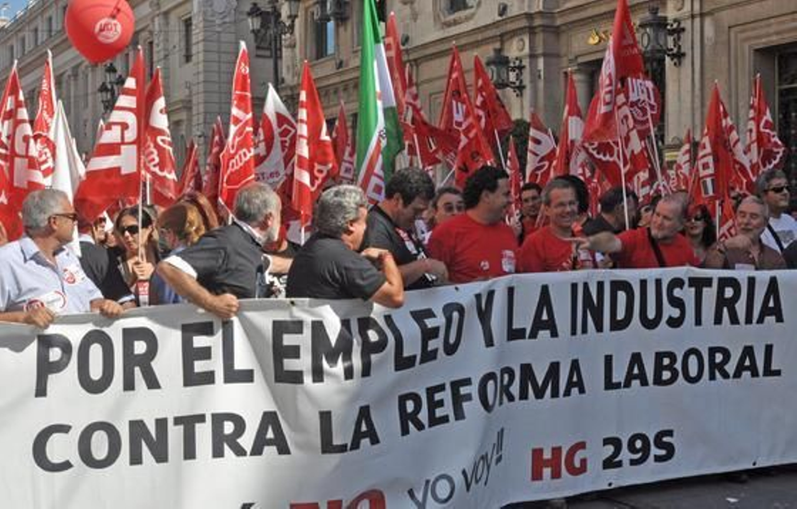 Los sindicatos recorren las calles del centro de la capital.

Foto: Manuel Gómez