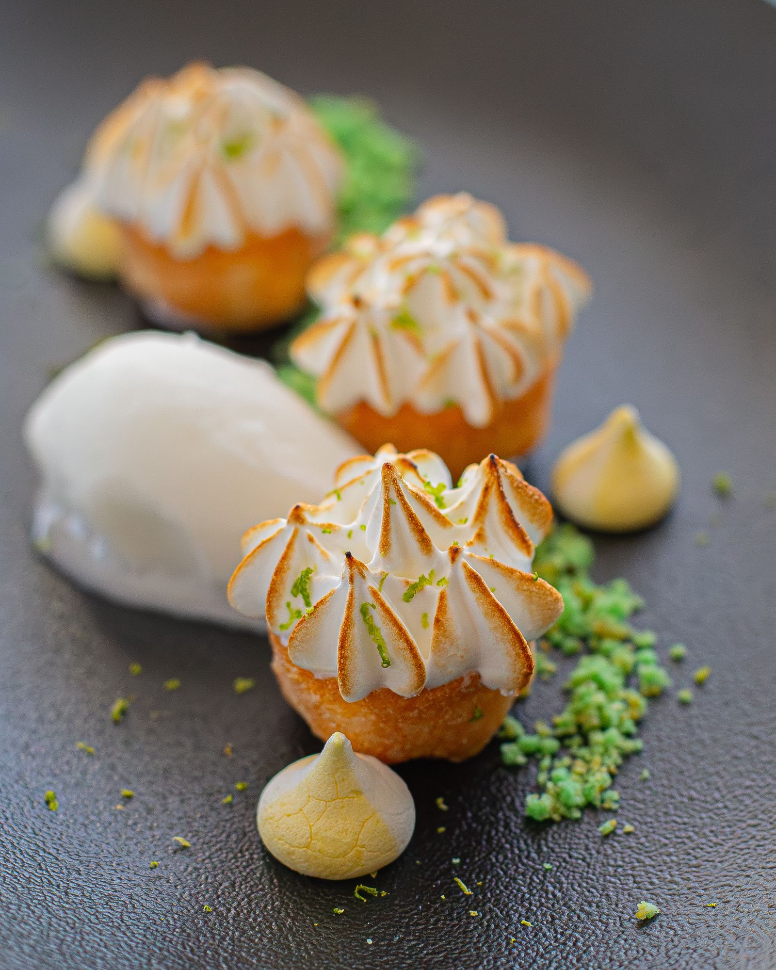 Mango del Tesorillo en sopa con helado de de piña