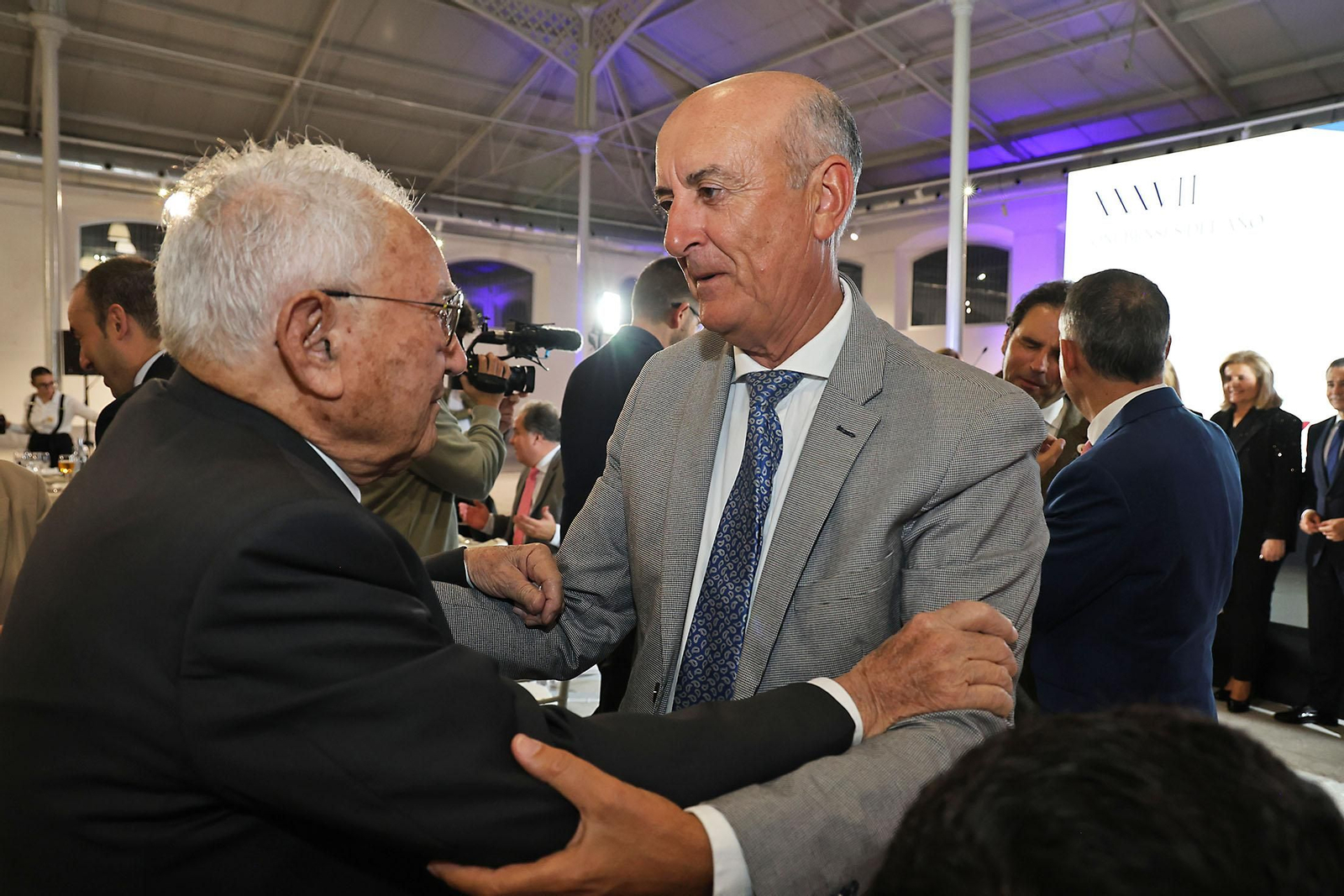 Imágenes de los invitados a la gala de los  37 premios Onubenses del Año