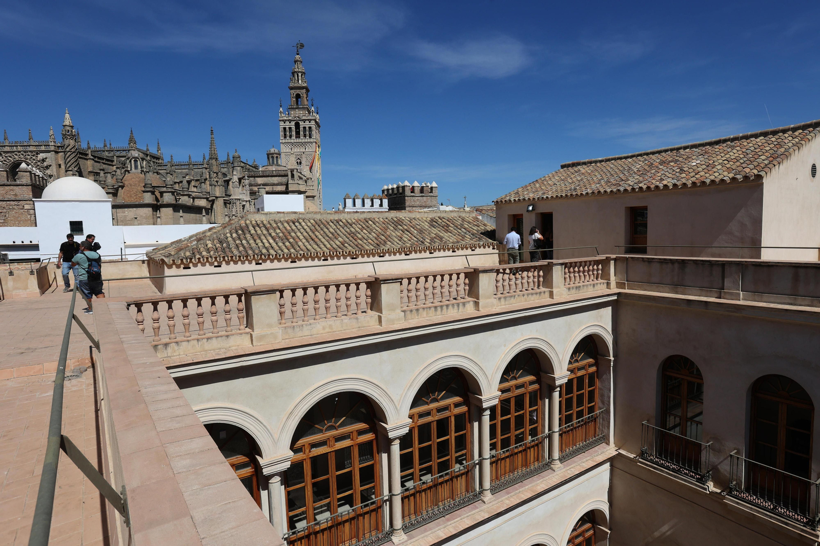 Terraza de una de las casas adquiridas para recuperar el recinto fundacional del monumento.