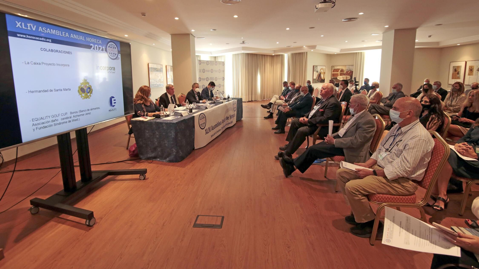 Unos 250 representantes del sector hostelero a nivel provincial acudieron a los actos de la asamblea.