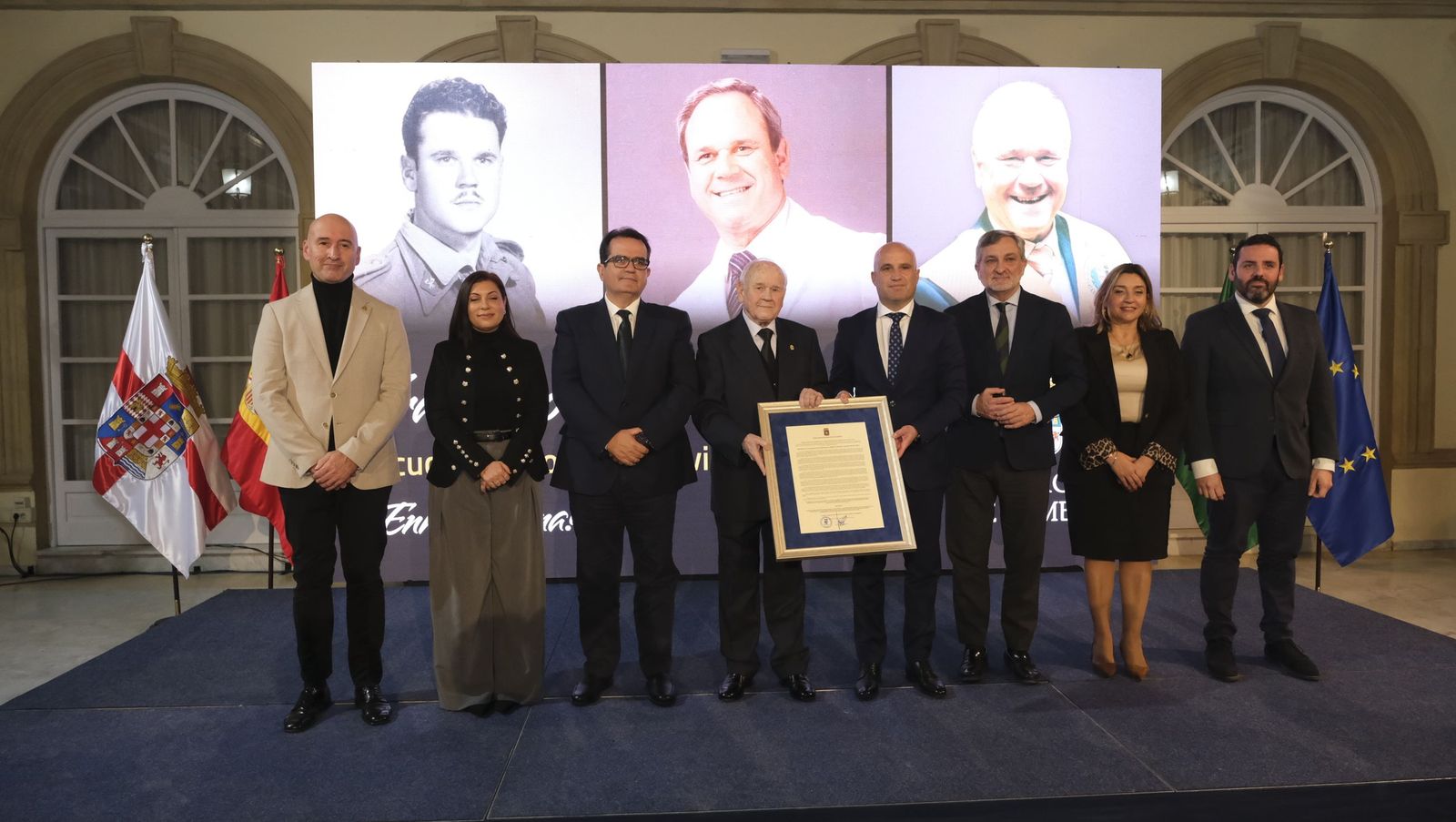 Las fotografías de la entrega del Escudo de Oro de la Provincia al Doctor Francisco Ortega Viñolo