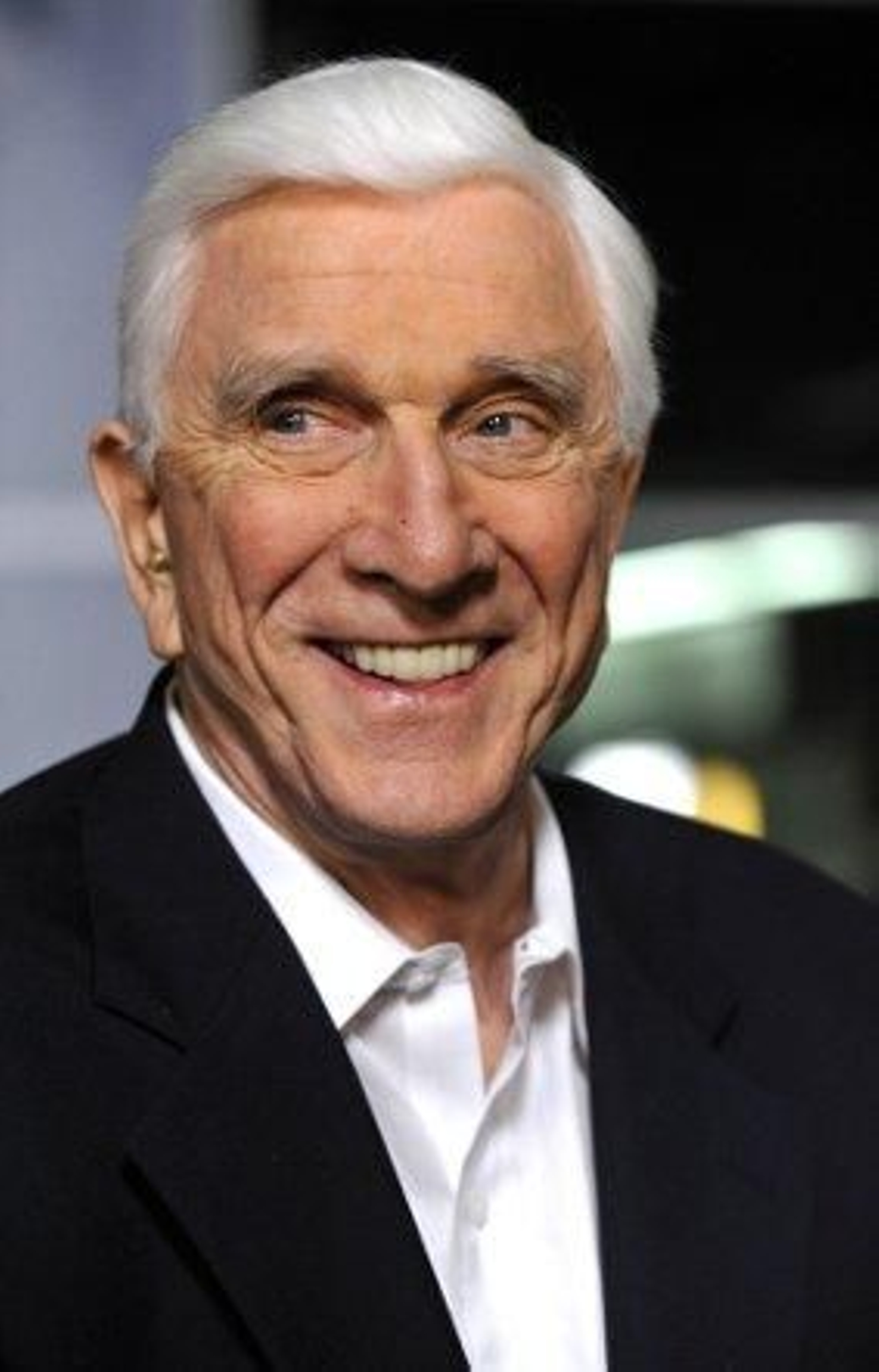 Muere Leslie Nielsen