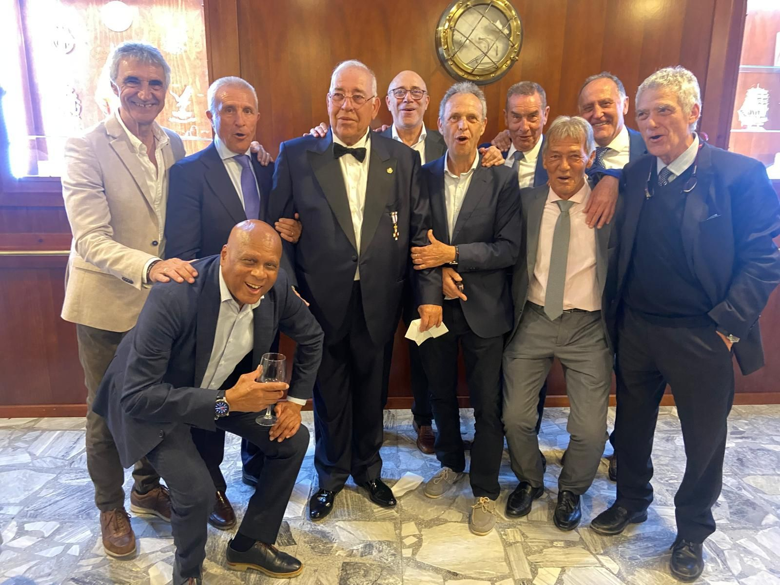 Álvarez, Blanco, Superpaco, Moisés, Caparrós, Montero, Mejías, Francisco y Ángel Villar.