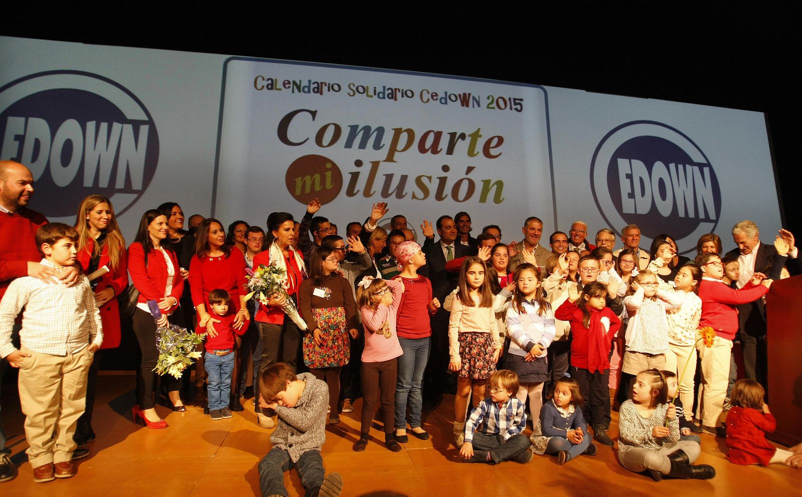 Imagen del acto final de la presentación del Calendario Solidario de 2015.