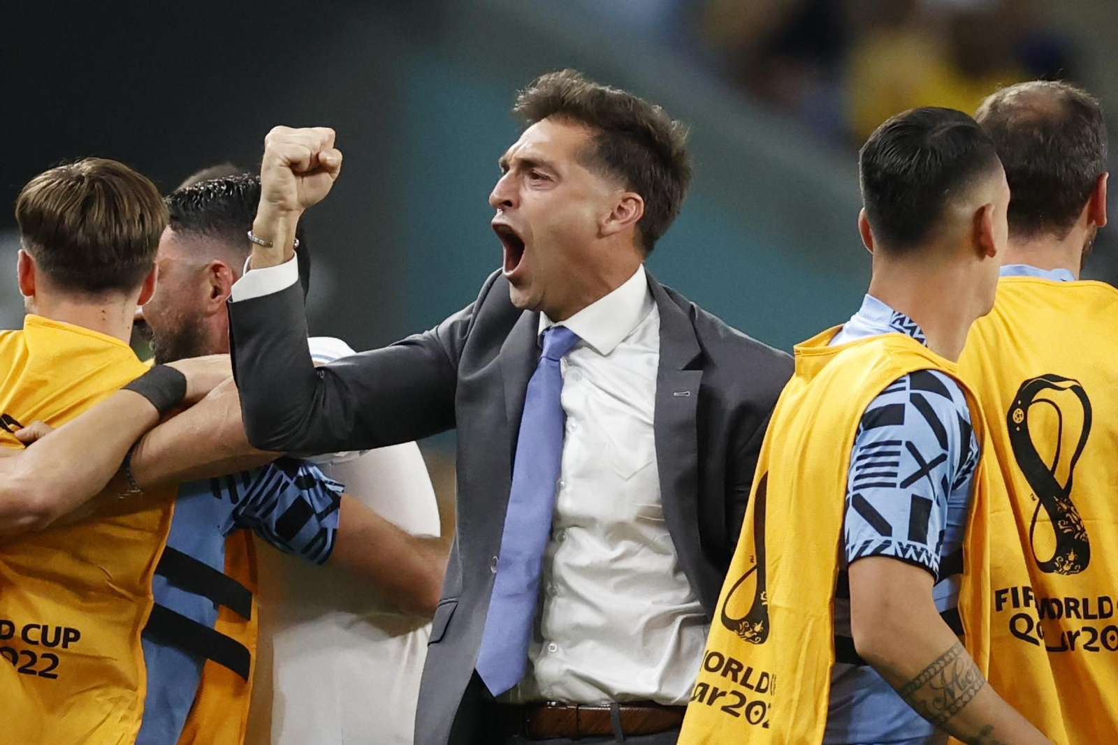 Diego Alonso celebra un triunfo con Uruguay en el pasado Mundial.