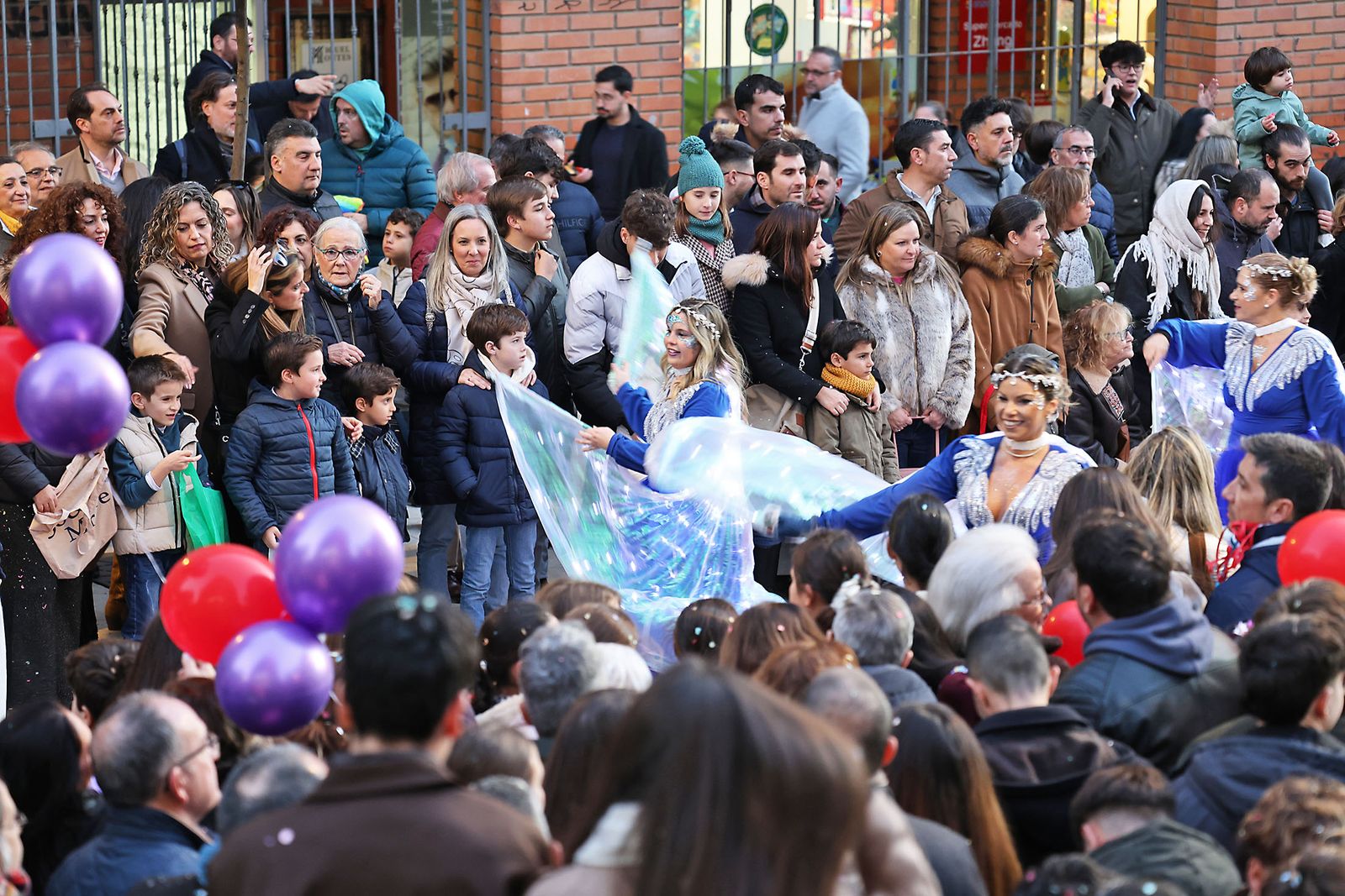 Las mejores fotografías de la salida y recorrido de la cabalgata de Reyes Magos 2026