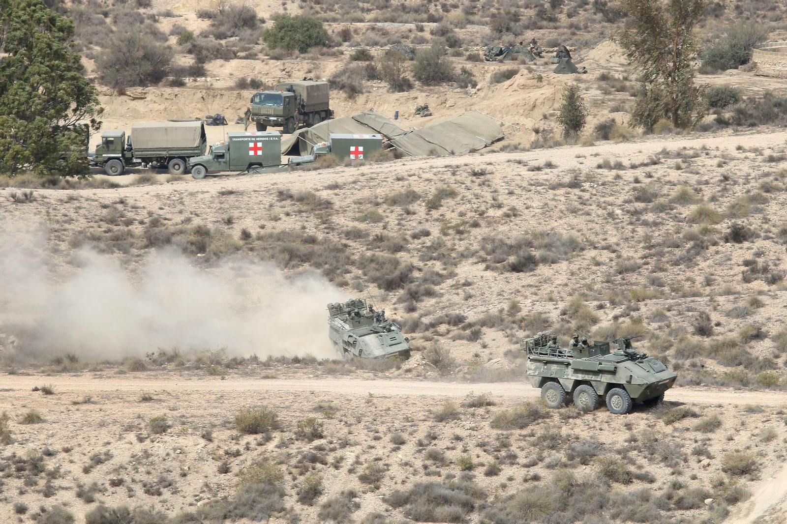 Imágenes de la visita de la ministra de Defensa a la base militar de Viator