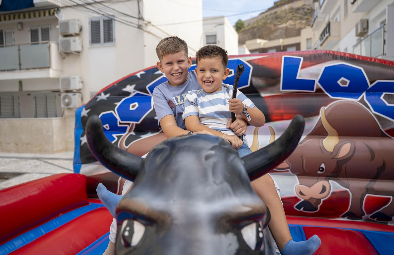 Las imágenes del taller de toros para niños y toro mecánico en Macael