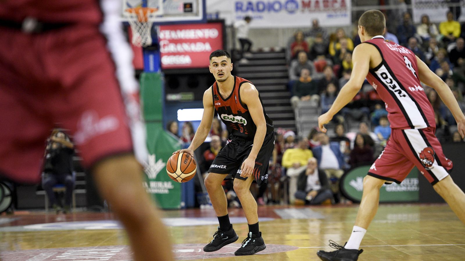 Carlos Corts, uno de los jugadores con más decisión para entrar a canasta.
