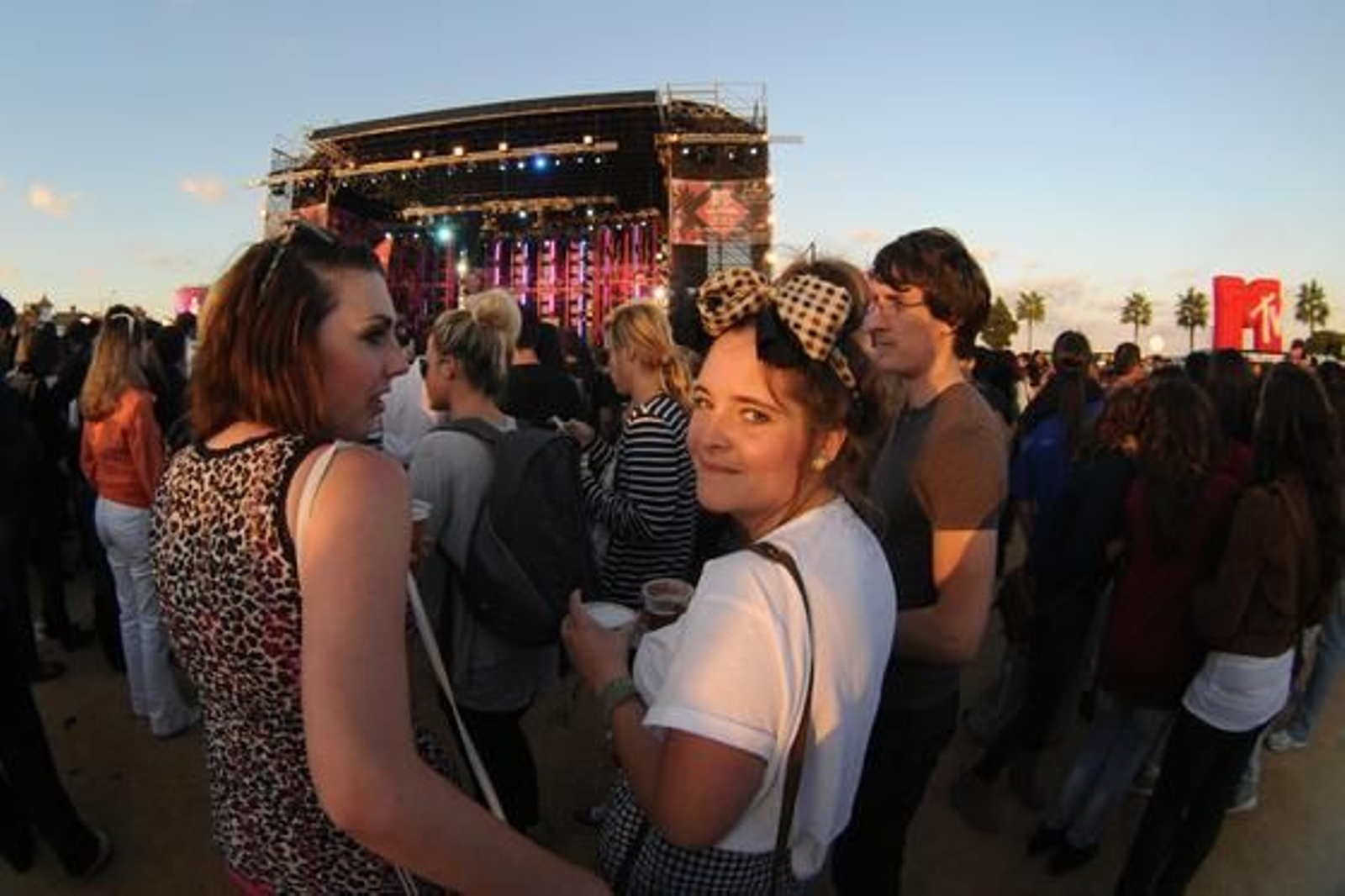 Miles de personas asisten al macroconcierto de la MTV en San Fernando. /Fotos: Rioja · Elías Pimentel