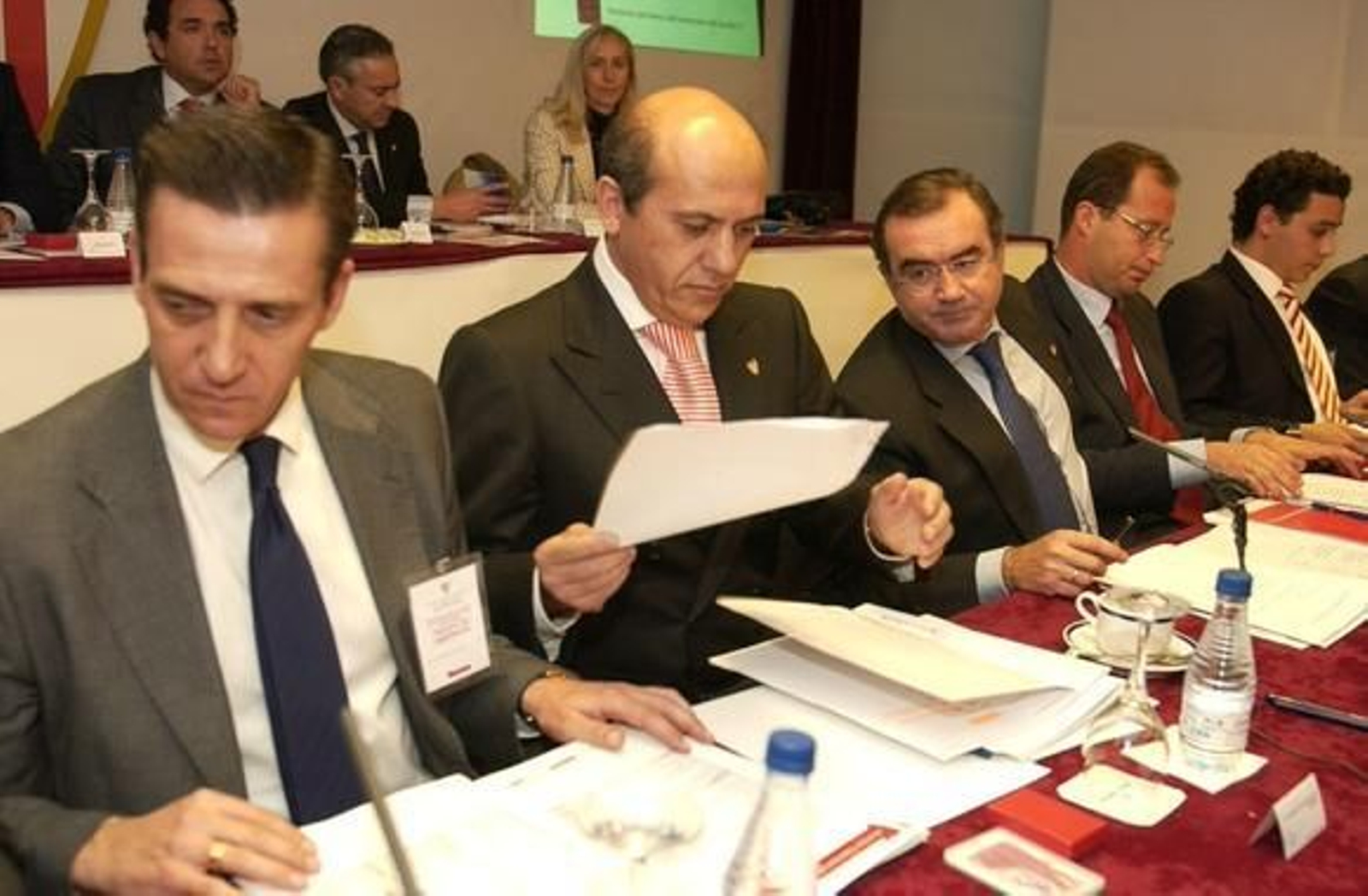 Una vez más, balsa de aceite