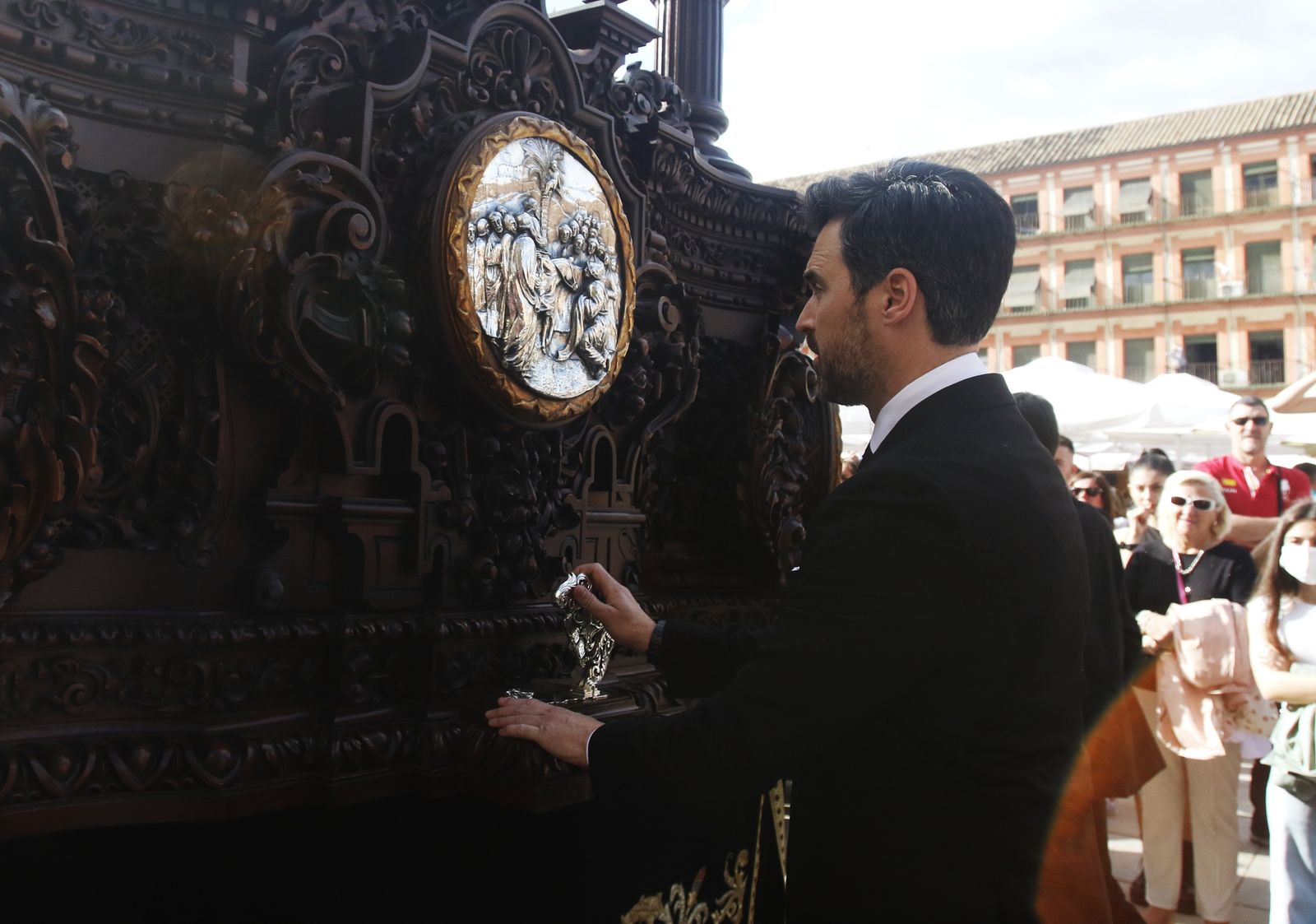 Jueves Santo en Córdoba: La procesión de la Caridad, en imágenes