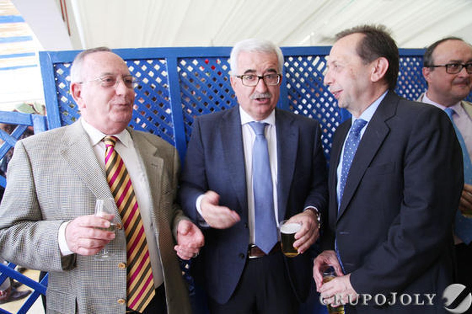 Luis García Ruiz, catedrático de Derecho Constitucional y miembro del Consejo Asesor de Diario de Jerez, Manuel Jiménez Barrios y José Antonio Carrizosa, director de Publicaciones del Grupo Joly.

Foto: Vanesa Lobo